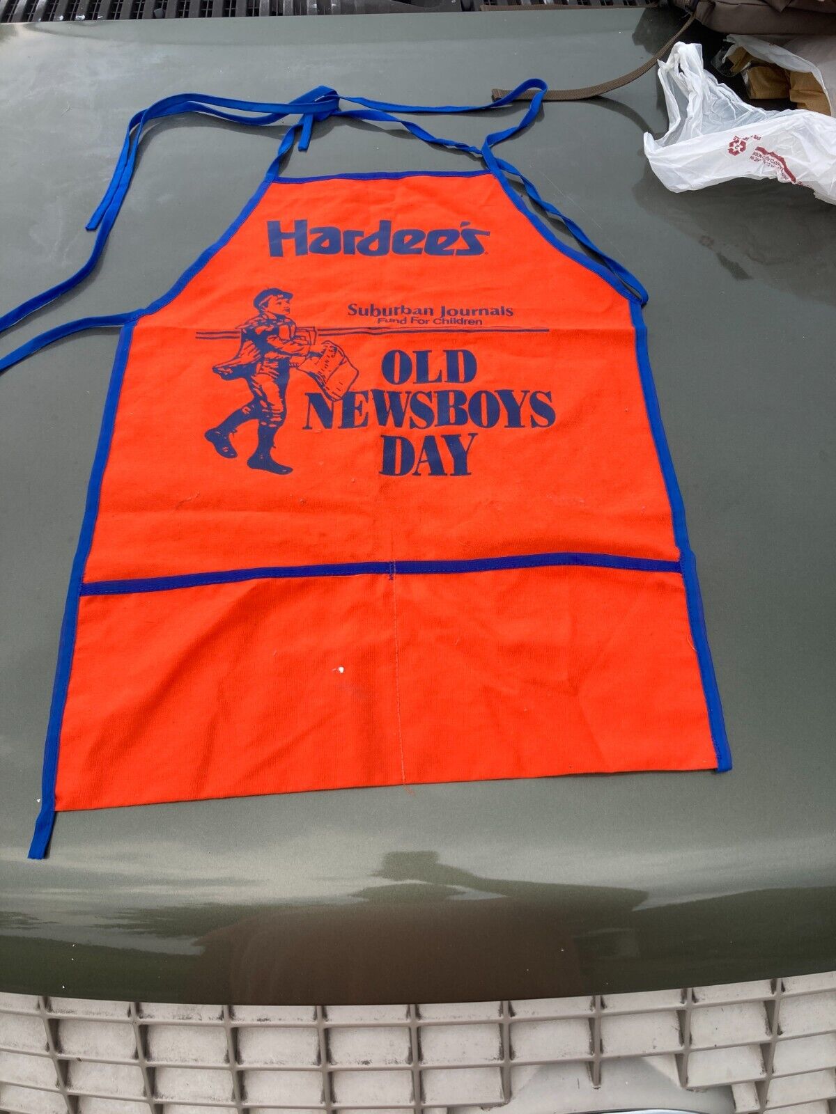 Hardee\'s Old Newsboys Day Apron Suburban Journals Promo Event 1990s? Employee
