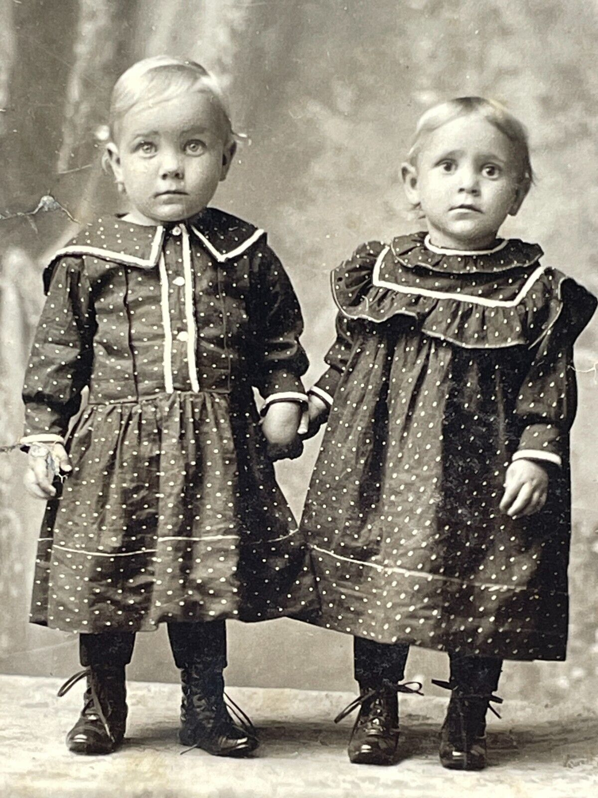 CC8 Cabinet Card Photograph Girls Polka Dot Holding Hands 1890-1900s