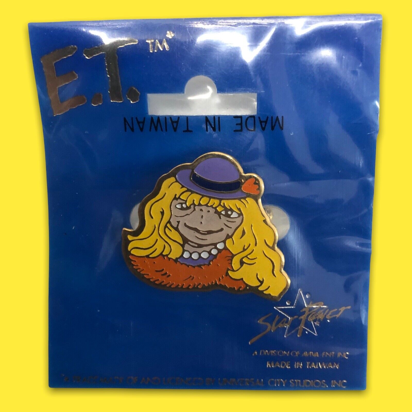 Vtg E.T. pin 1982 Movie Universal Studios For Backpack Hat Wig Bag ET NOS