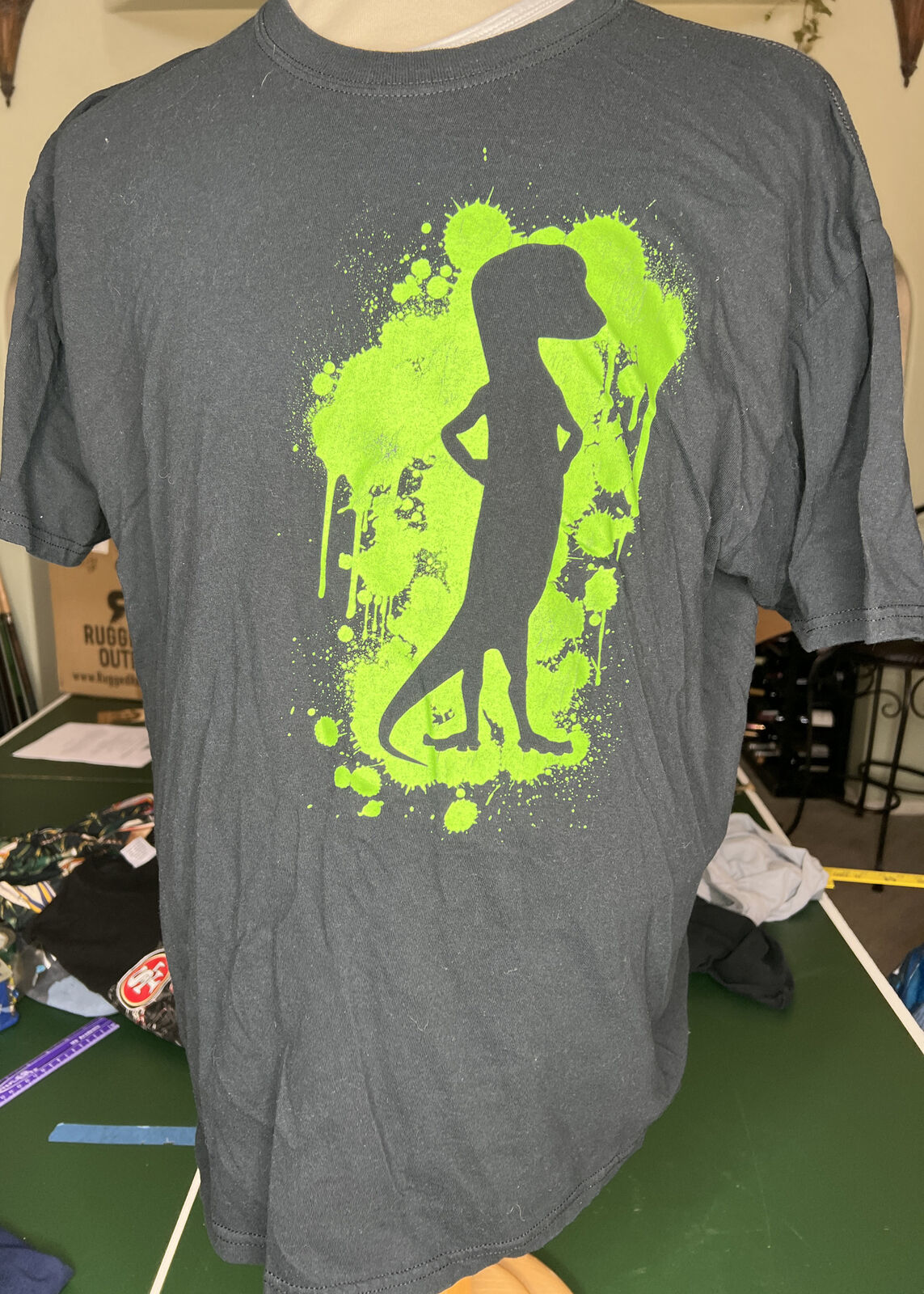 Geico Gecko T Shirt Size XL Green Paint Splatter Black Graphic Logo Gildan