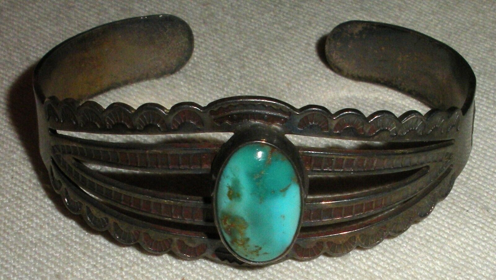 ANTIQUE NAVAJO TURQUOISE EARLY ARROW STAMPS STERLING SILVER BRACELET vafo