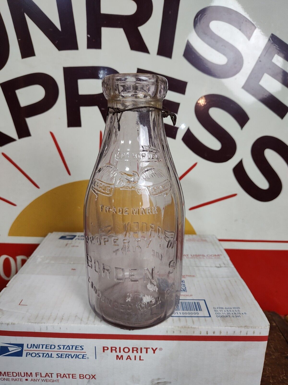 Rare Antique Bordens Milk Bottle Tin Top Early Embossed Rib Eagle Borden 
