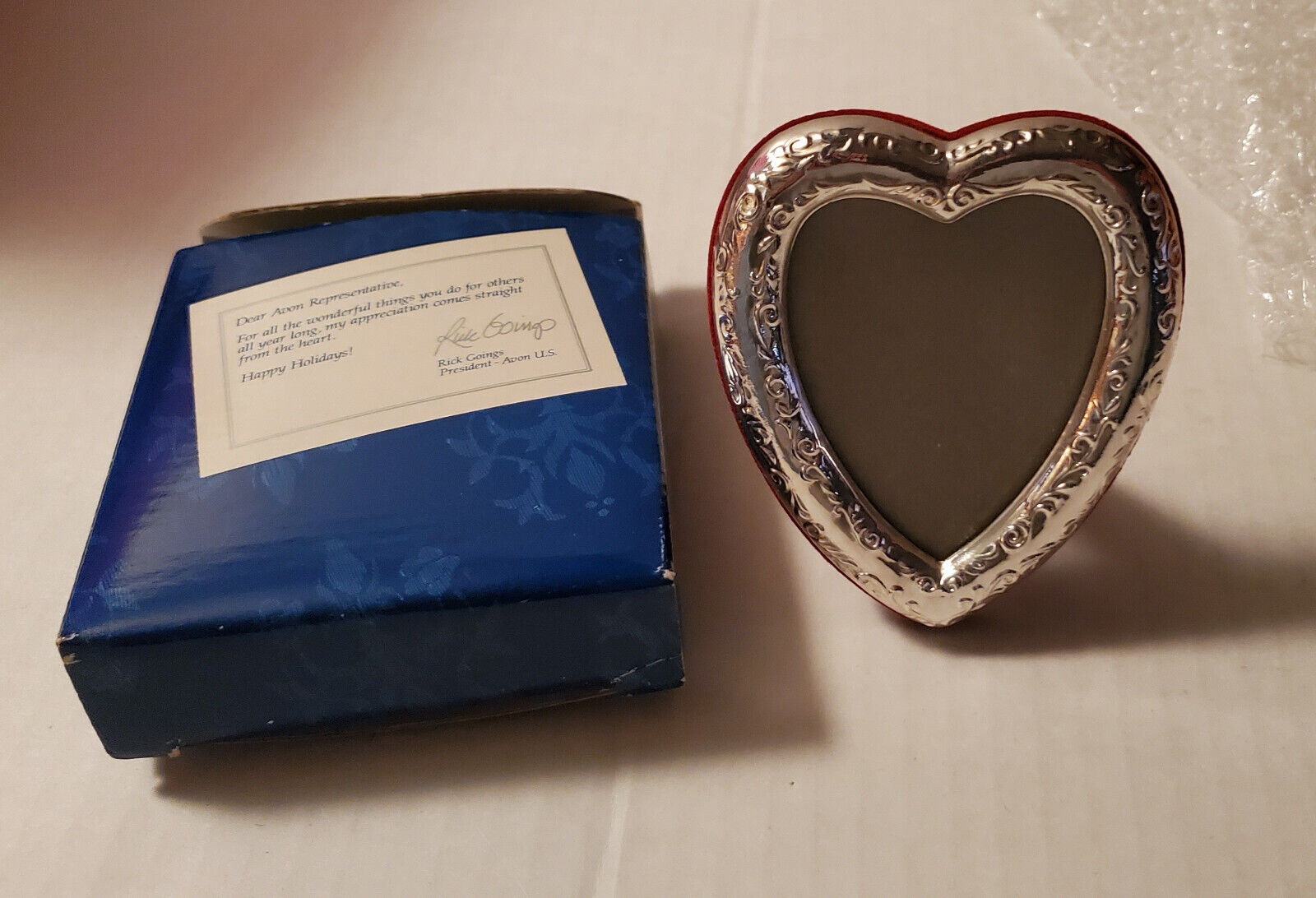 Vintage Avon President\'s Club 1991 holiday gift silver plated heart frame NIB