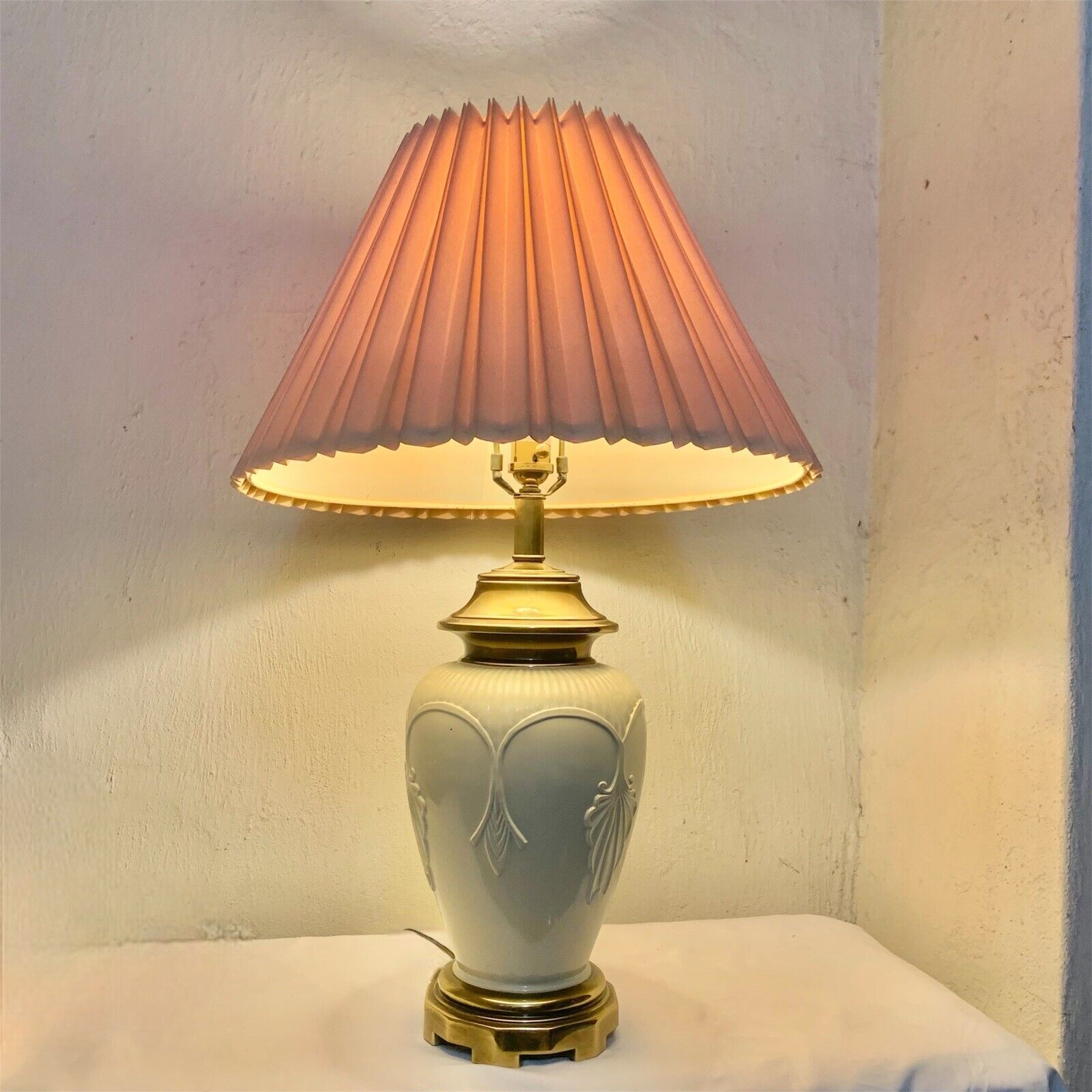 Mid 20th Century Ethan Allen Beige Ceramic Urn Neoclassical Style Table Lamp