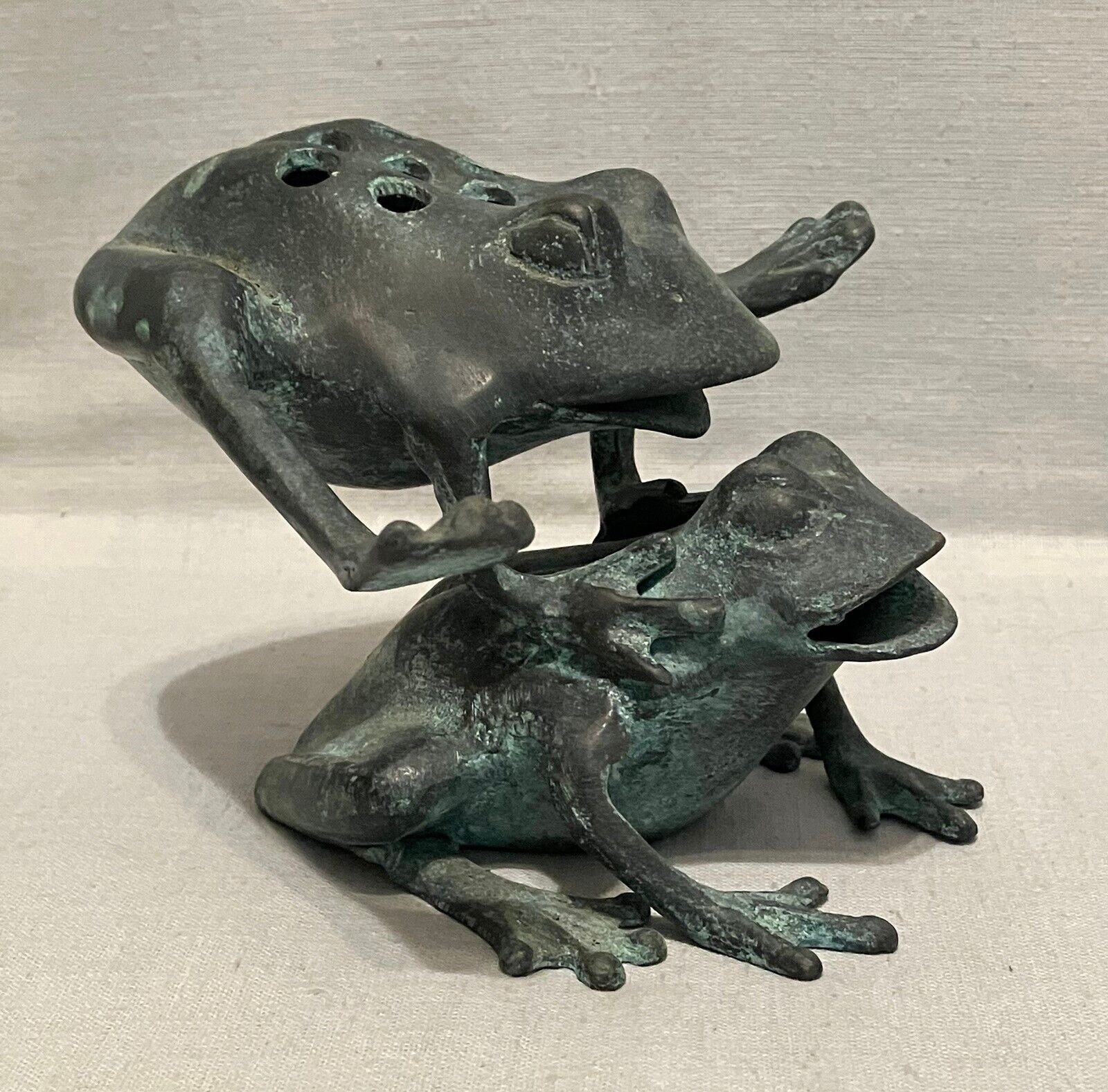 Bronze/Brass Whimsical Leap Frog Frogs Sculpture Flower Stem Holder SPI Figurine
