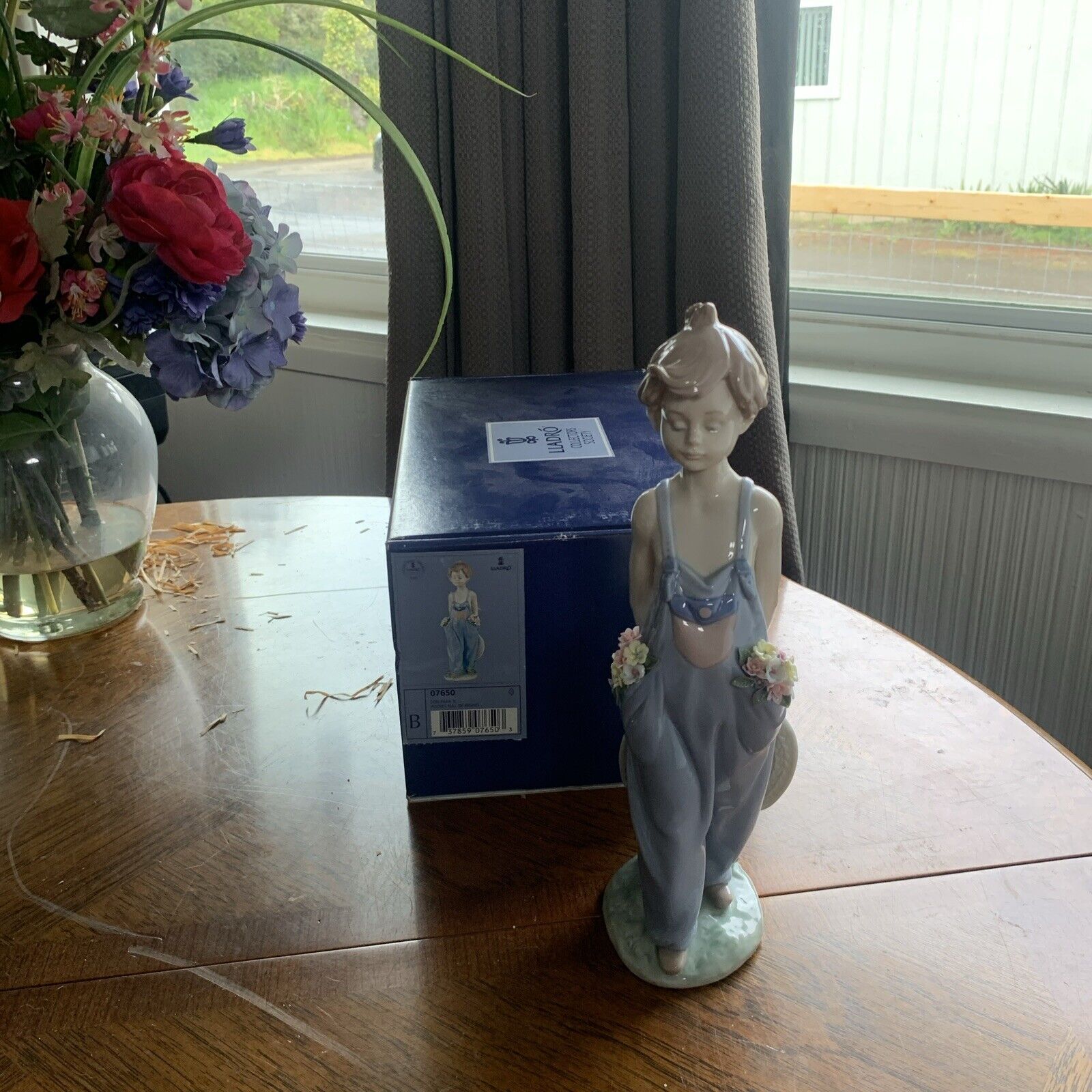 Lladro Society Figurine POCKET FULL OF WISHES BOY FLOWERS #7650 Retired Mint Box