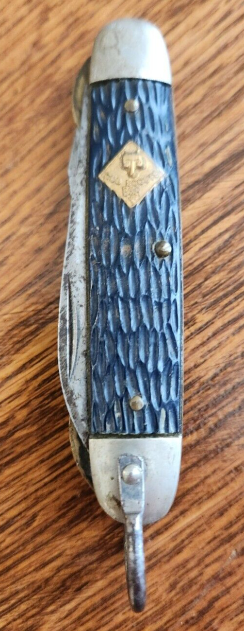 Vintage Imperial 3 blade cub Scout Knife with Gold Wolf emblem Blue Handle