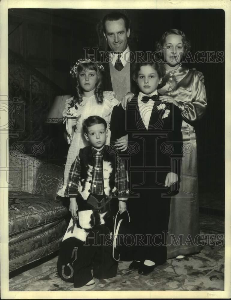 1935 Press Photo Harold Lloyd and Wife Celebrate Anniversary With Their Children