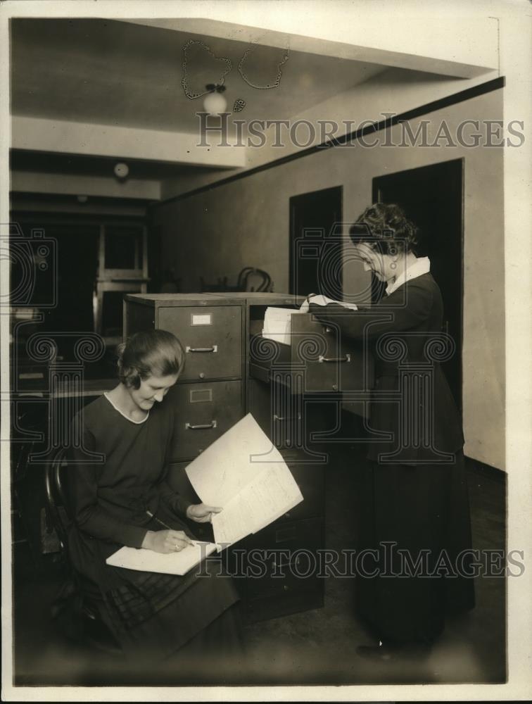 1919 Press Photo Insurance claims department