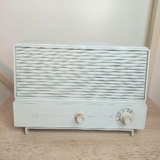 TESTED Vintage-MCM- Motorola Solid State AM FM Radio #XT20FH