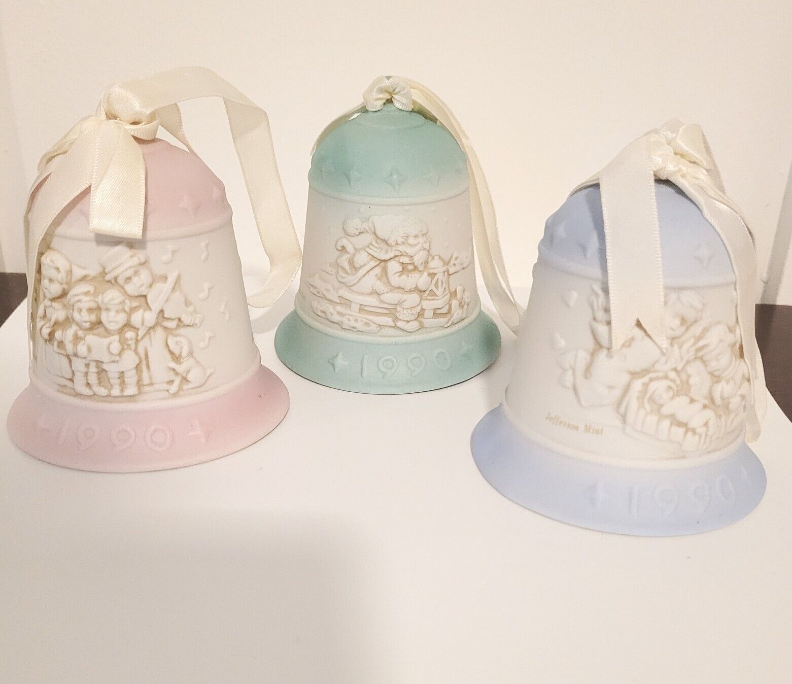 1990 VTG JEFFERSON MINT Collectible Bisque Porcelain Bells Magic Of CHRISTMAS 