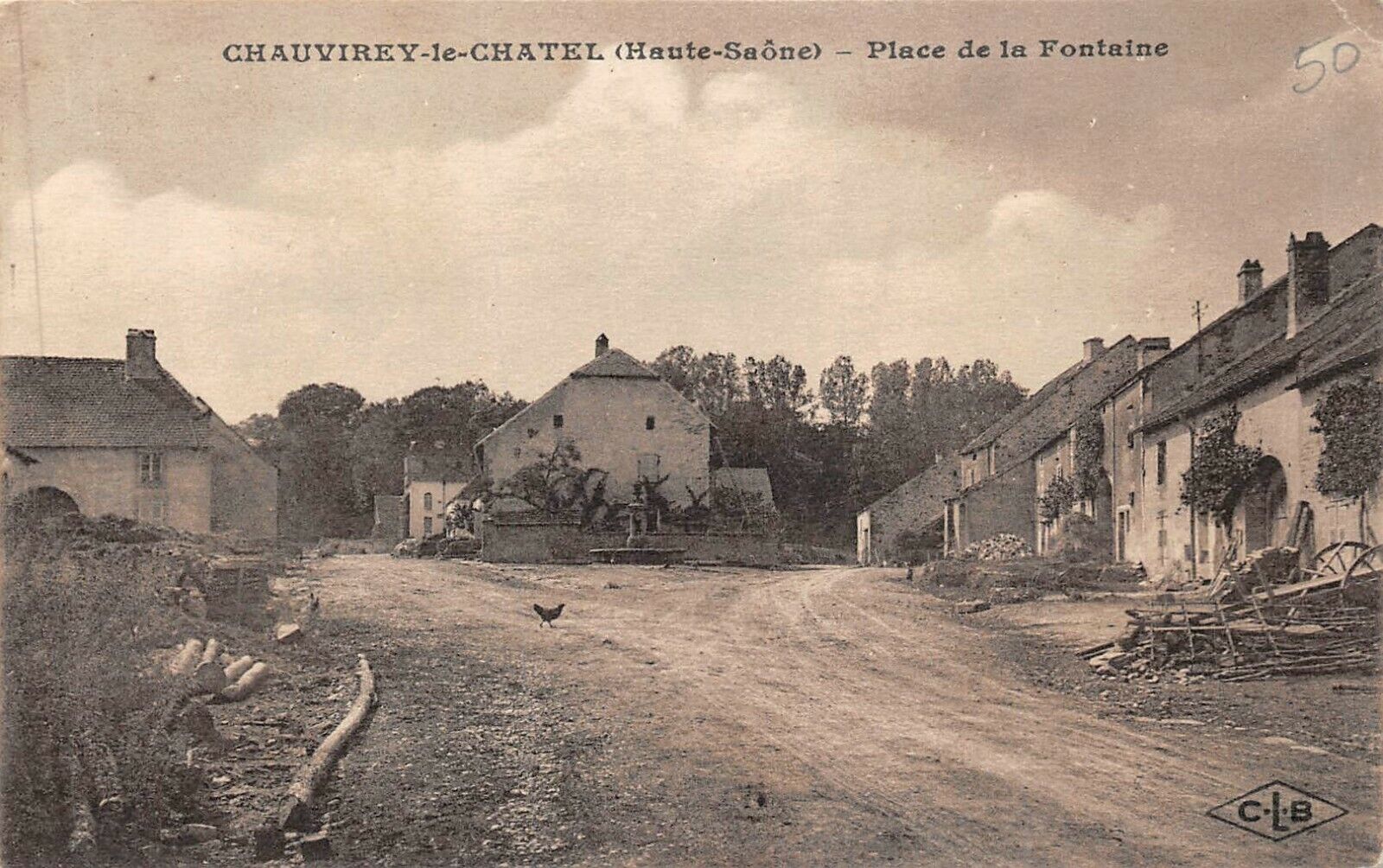 CHAUVIREY-le-CHATEL - Place de la Fontaine