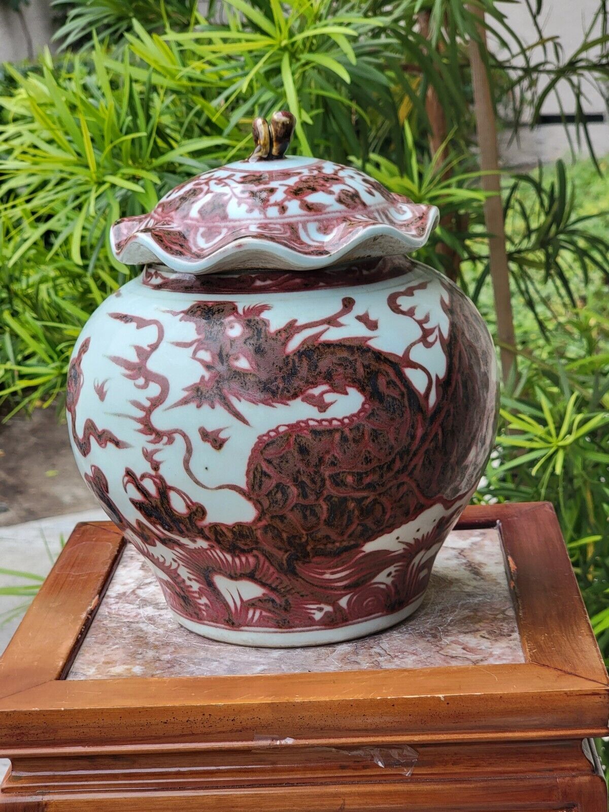 Chinese Red& White Porcelain Jar