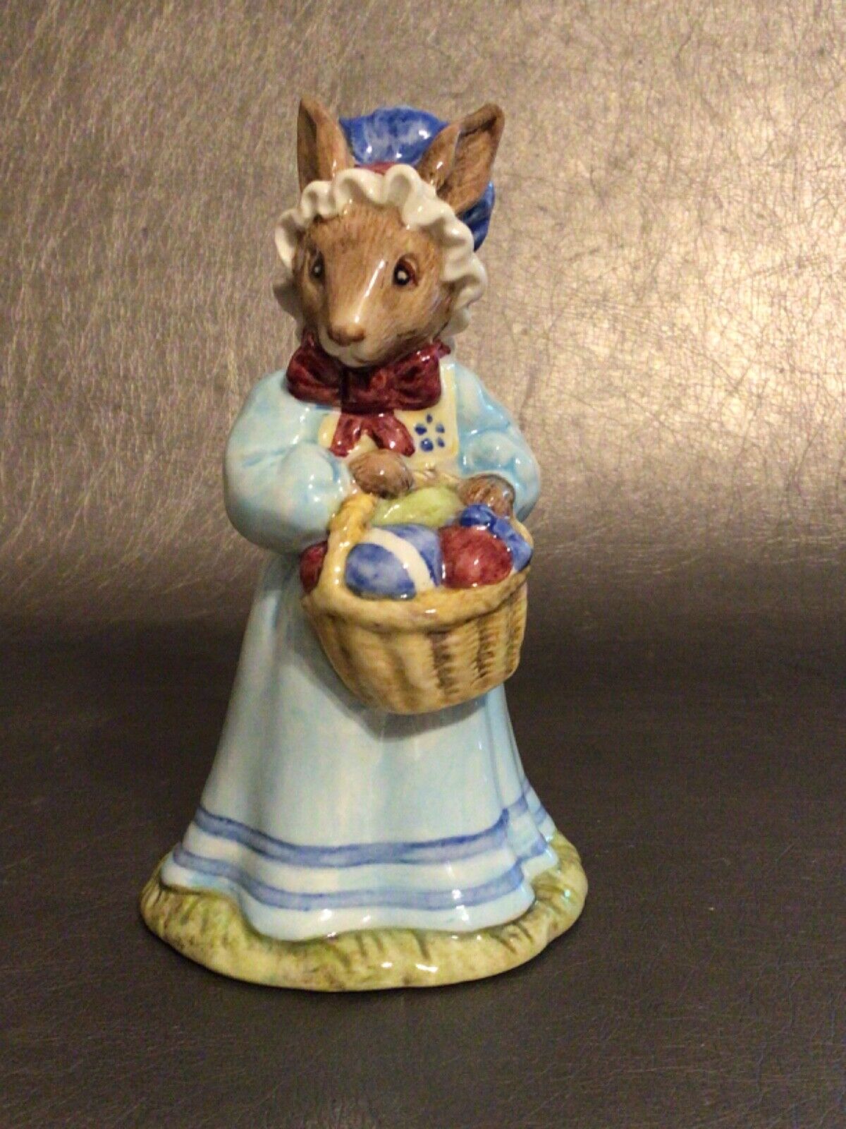 Royal Doulton 1982 Mrs. Bunnykins At The Easter Parade Figurine Vintage