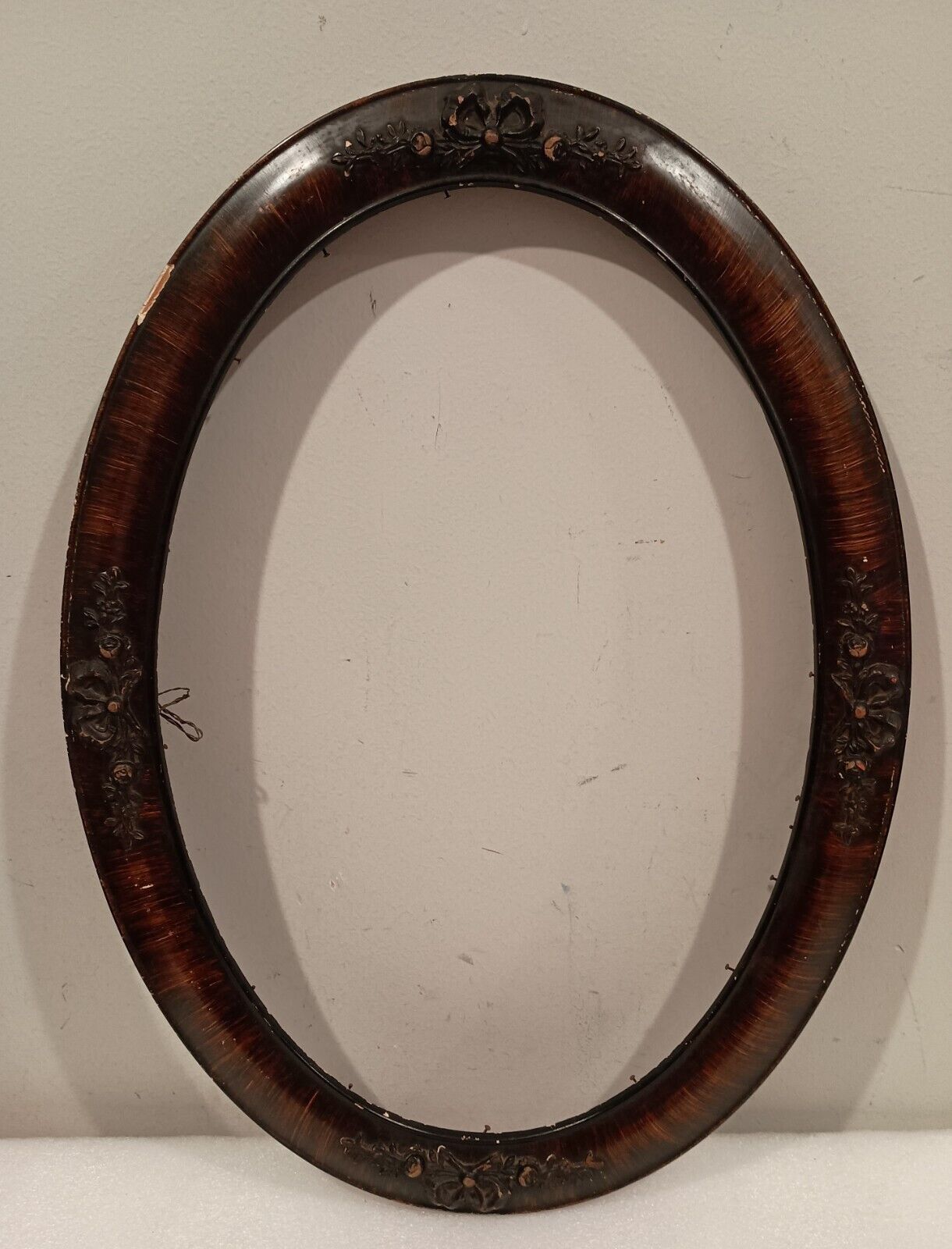 Antique Wood Oval Picture Frame  Fits Photo 14\