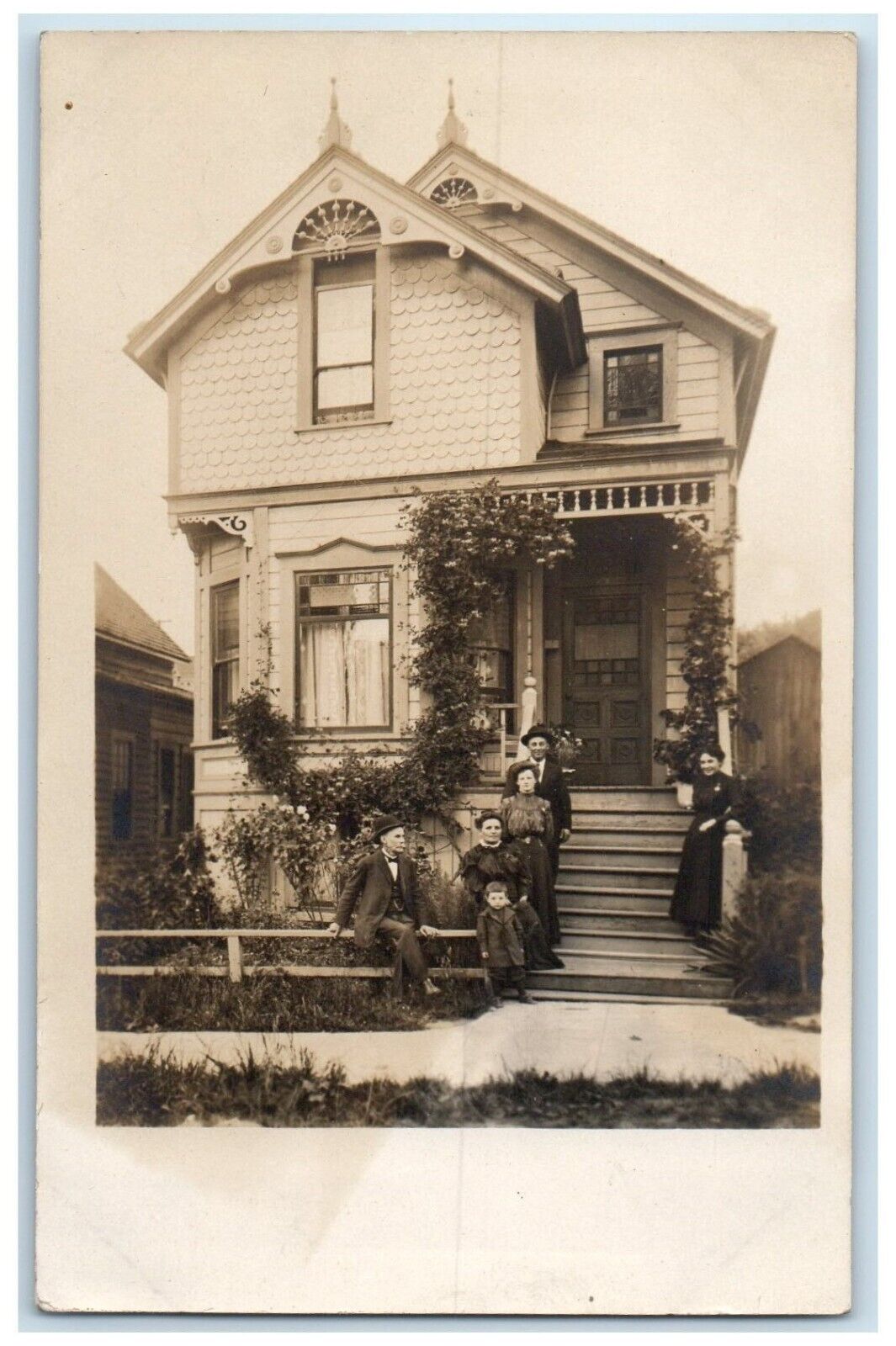 c1910's Eastlake Victorian House Family St. Louis MO RPPC Photo Antique Postcard