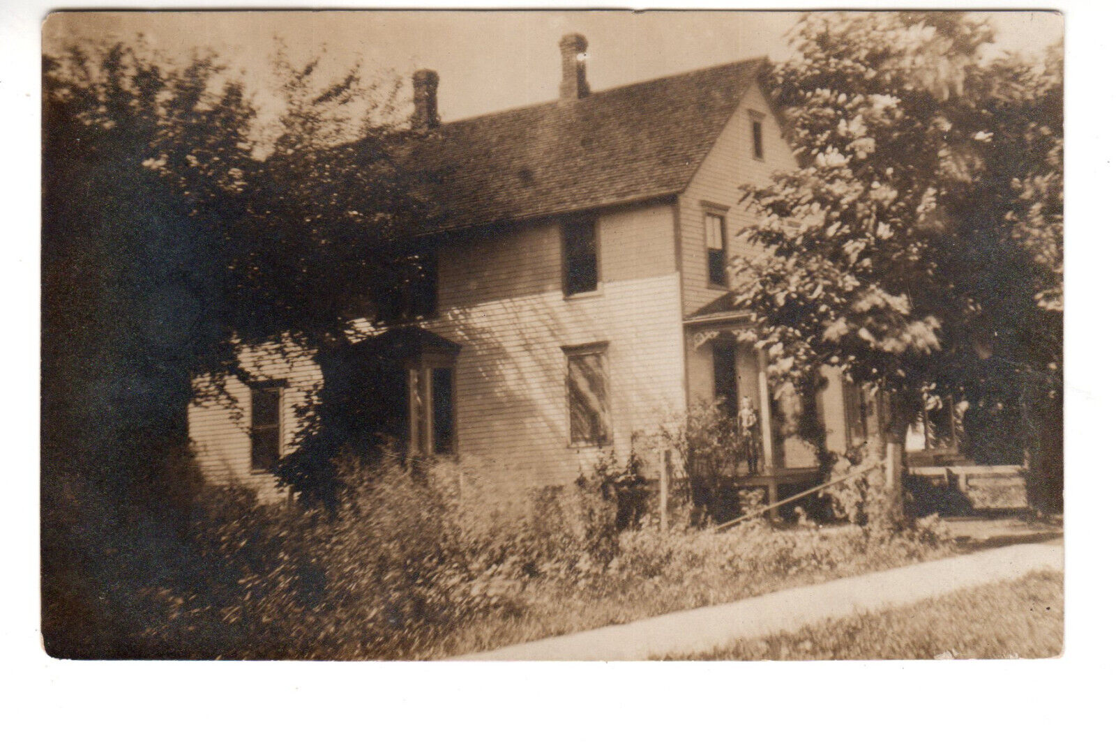 RPPC Postcard: 2-story Clapboard house; postmark Elmhurst, IL (Illinois) 1909
