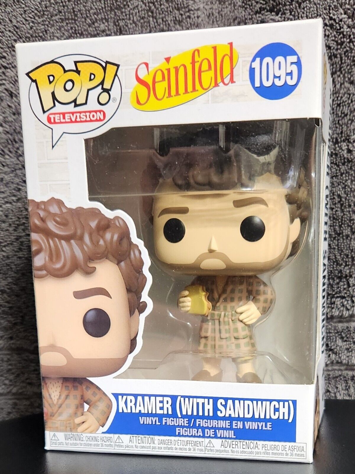 Funko Pop Television Seinfeld #1095 | Kramer (With Sandwich) w/Soft Protector 