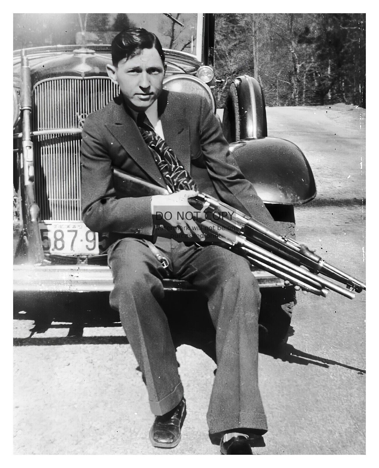 CLYDE BARROW INFAMOUS GANGSTER OUTLAW HOLDING GUN BONNIE & CLYDE 8X10 PHOTO