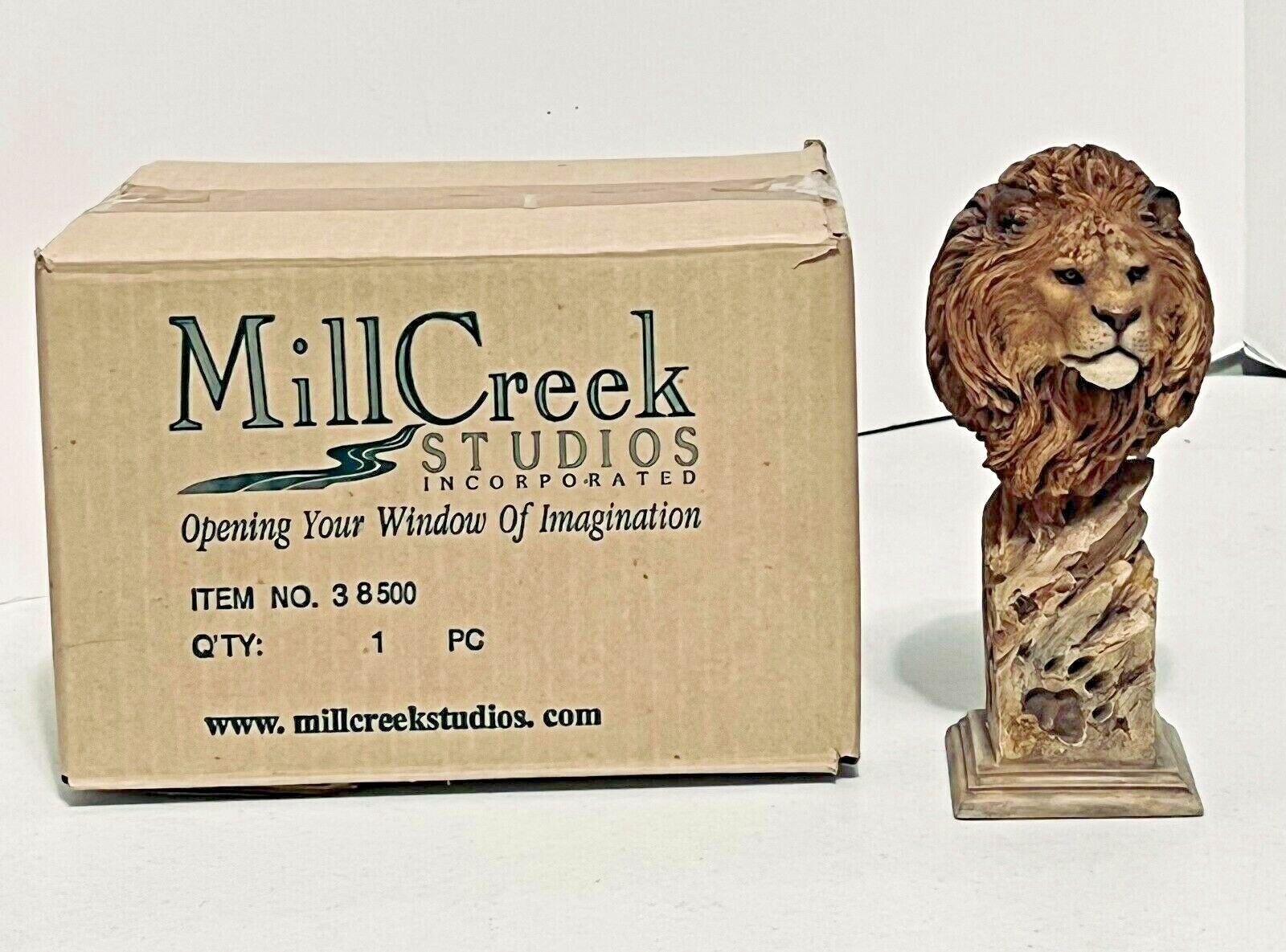 Mill Creek Studios ''PRIDE ROCK'' #38500, By STOCKBOWER 2002 with Box 7.5'' MINT