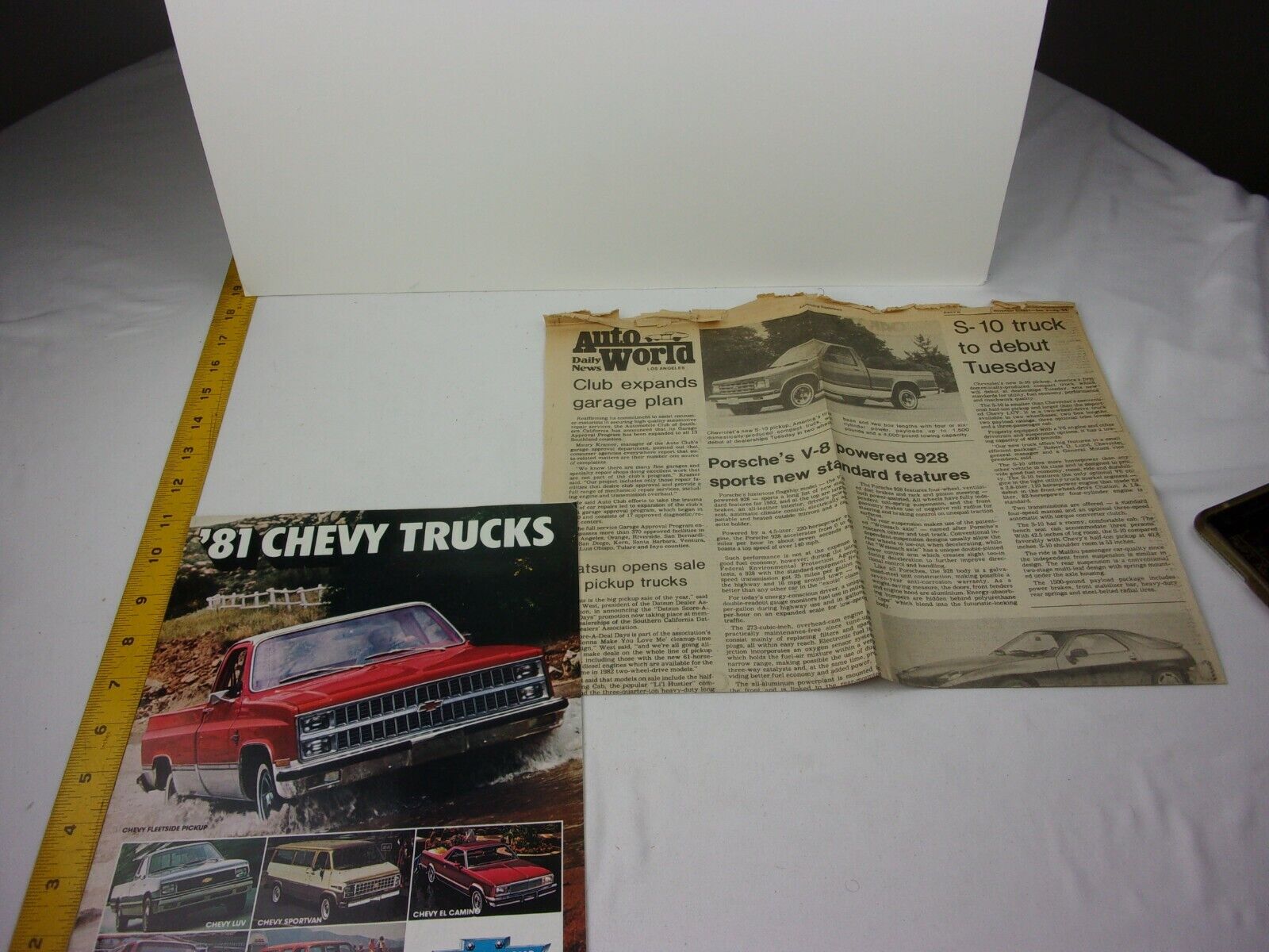 Chevy Chevrolet pickup trucks 1981 car brochure foldout C40 Suburban Blazer