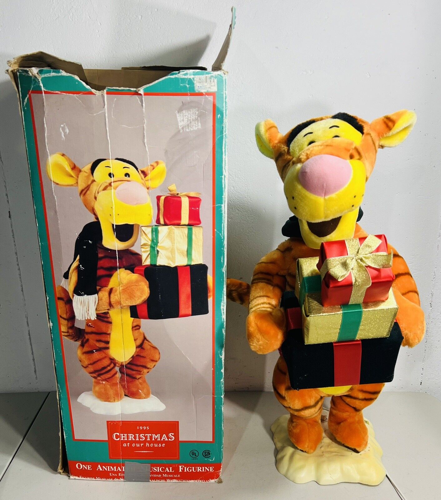 RARE Tigger 1995 VTG Christmas At Our House DISNEY STORE Animated Musical Figure