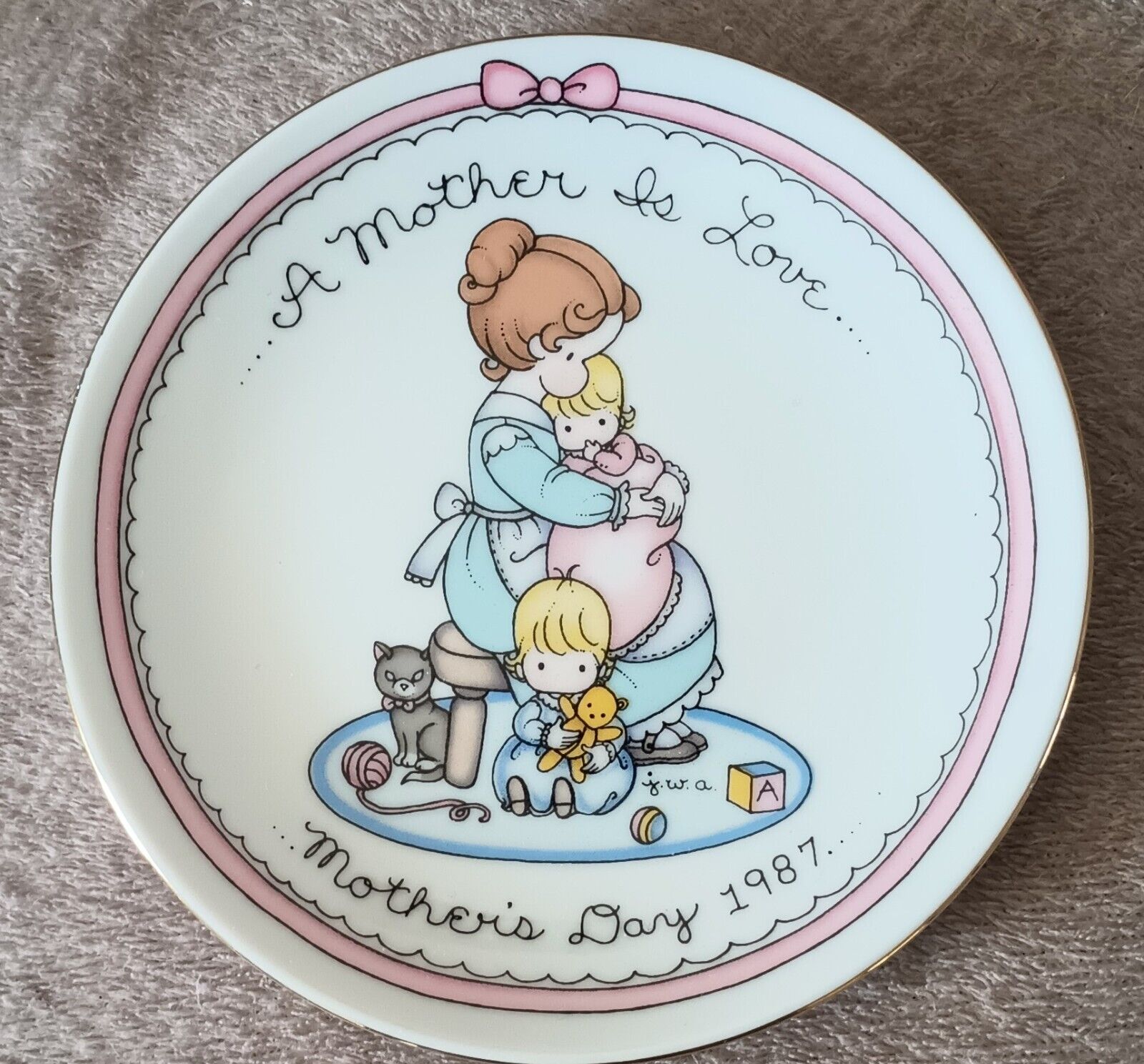 Vintage Avon A Mother Is Love By Joan Walsh Anglund 1987 Collectors Plate