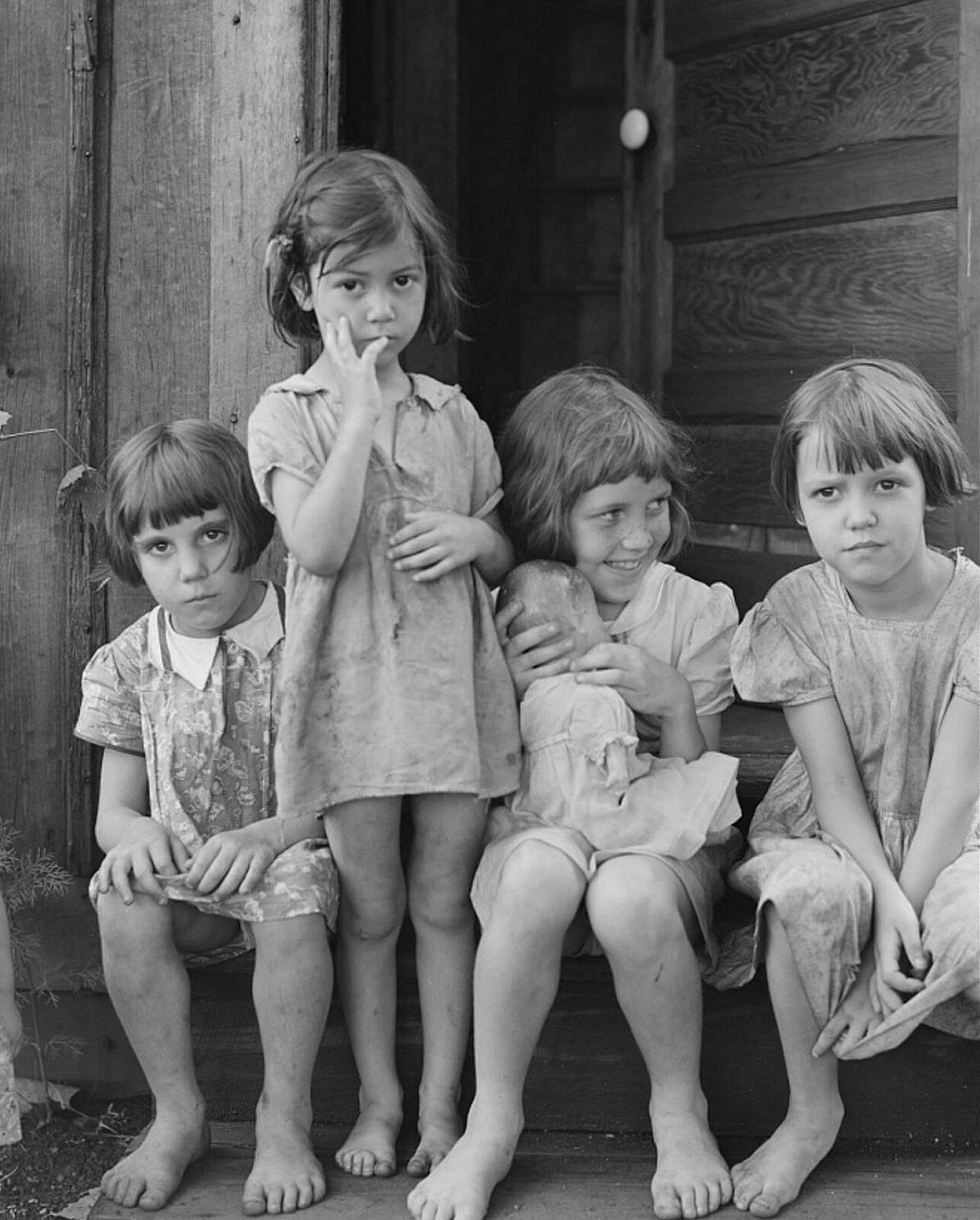 1939 YOUNG GIRLS Elkins, West Virginia DEPRESSION ERA 8.5X11 Photo