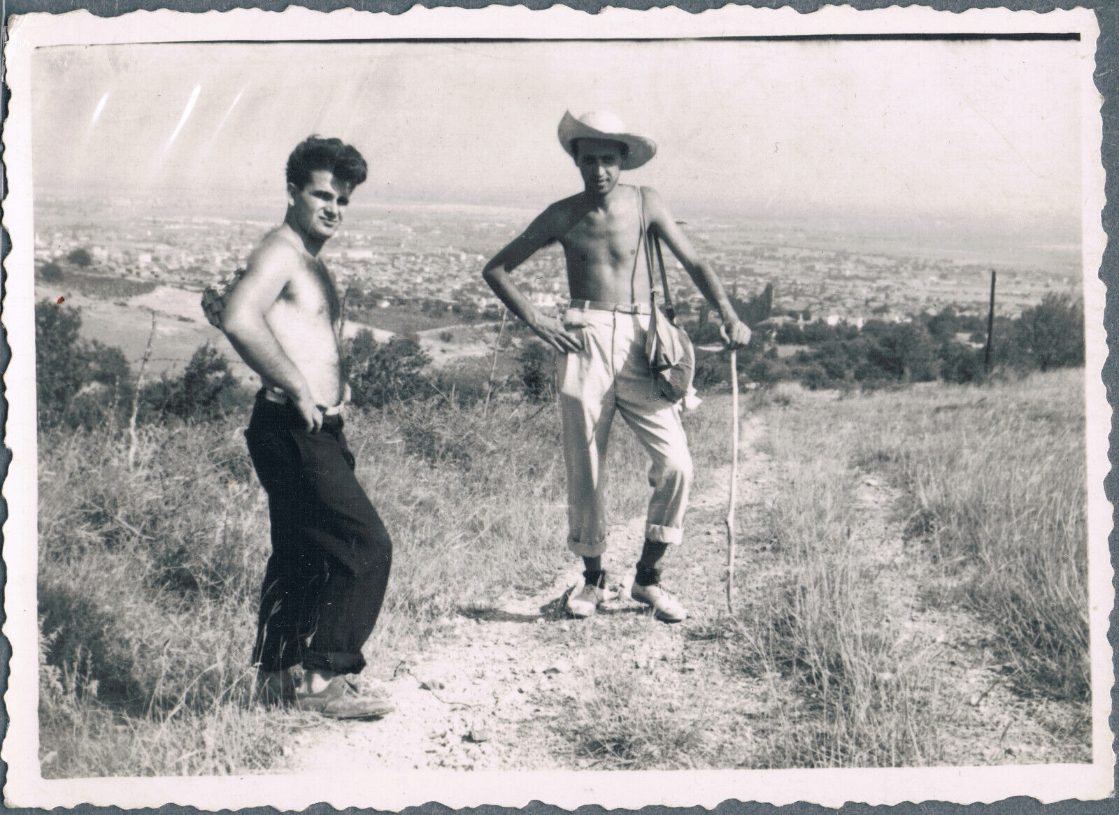 Vintage Photo AFFECTIONATE SHIRTLESS HANDSOME MEN EMBRACING MEN IN LOVE Gay int