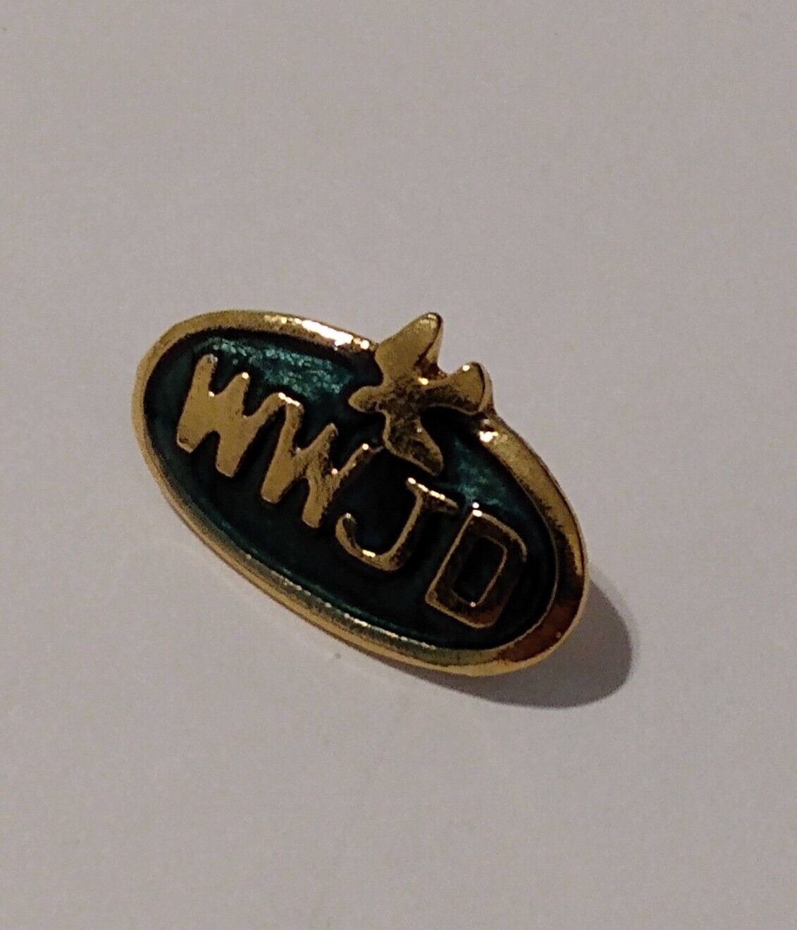 WWJD What Would Jesus Do Green Gold Tone Lapel Pin