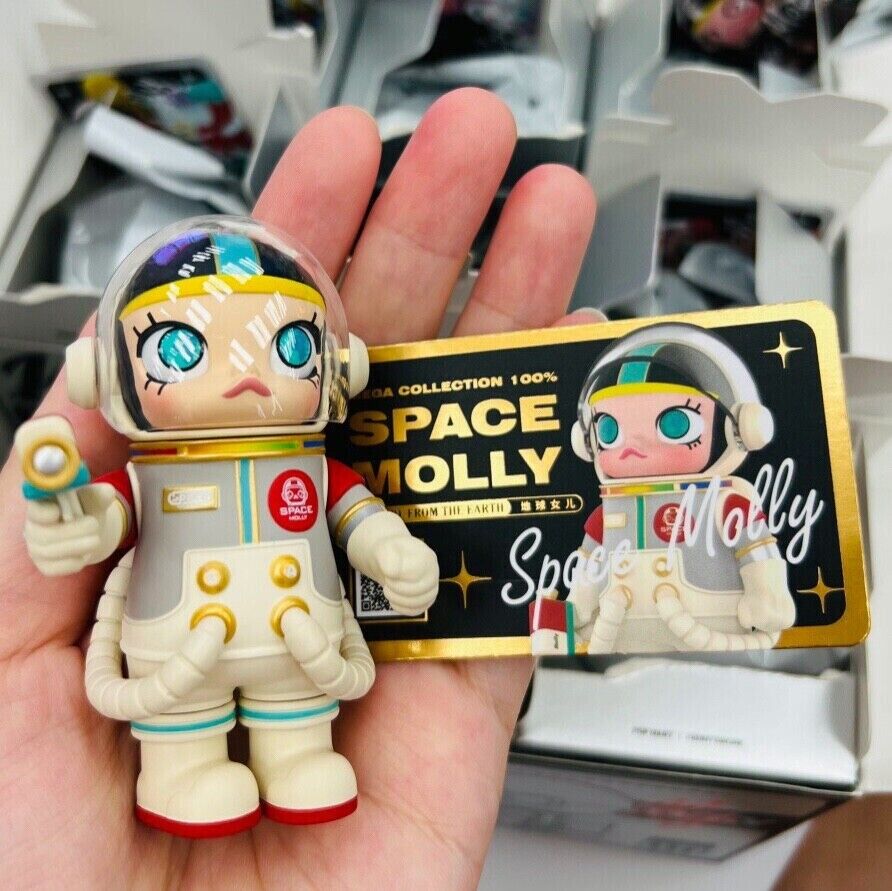 POP MART Mega Collection 100% Space Molly 1 The Girl from The Earth Toy Secret