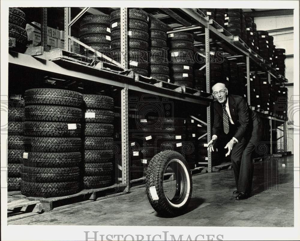 1985 Press Photo J. H. Heafner at J. H. Heafner warehouse in Lincolnton