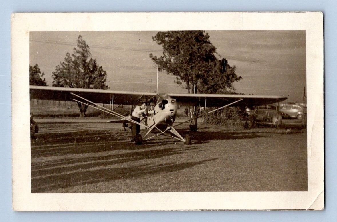RPPC 1940'S AIRPLANE SCENE. POSTCARD RR19