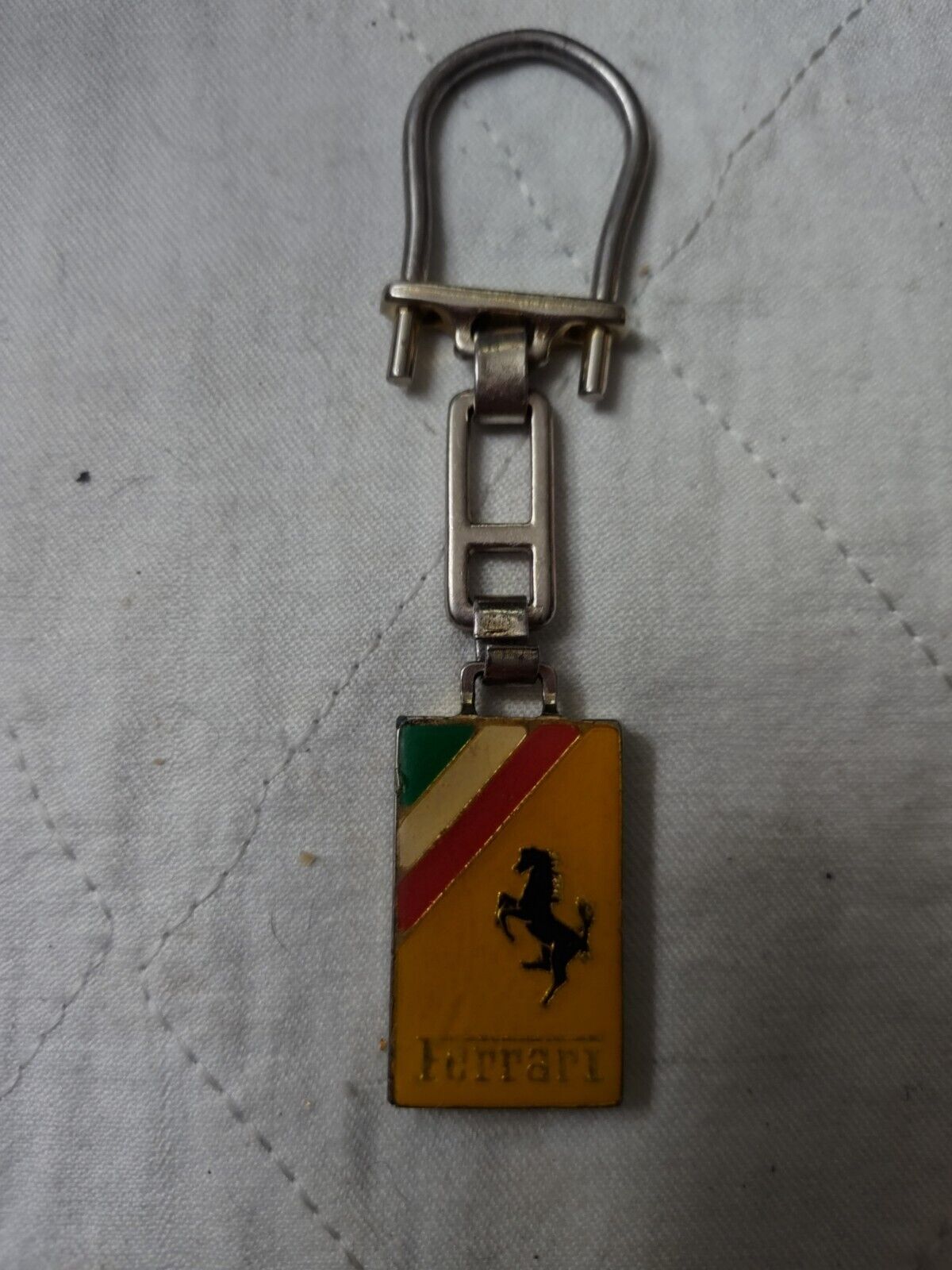 🔥 🔥 🔥 RARE Antique/Vintage Ferrari Keychain Enamel Double Sided. (Can't Find)