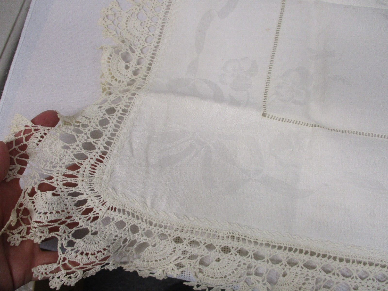 ANTIQUE LINEN DAMASK TABLECLOTH TABLE SCARF with HAND CROCHET