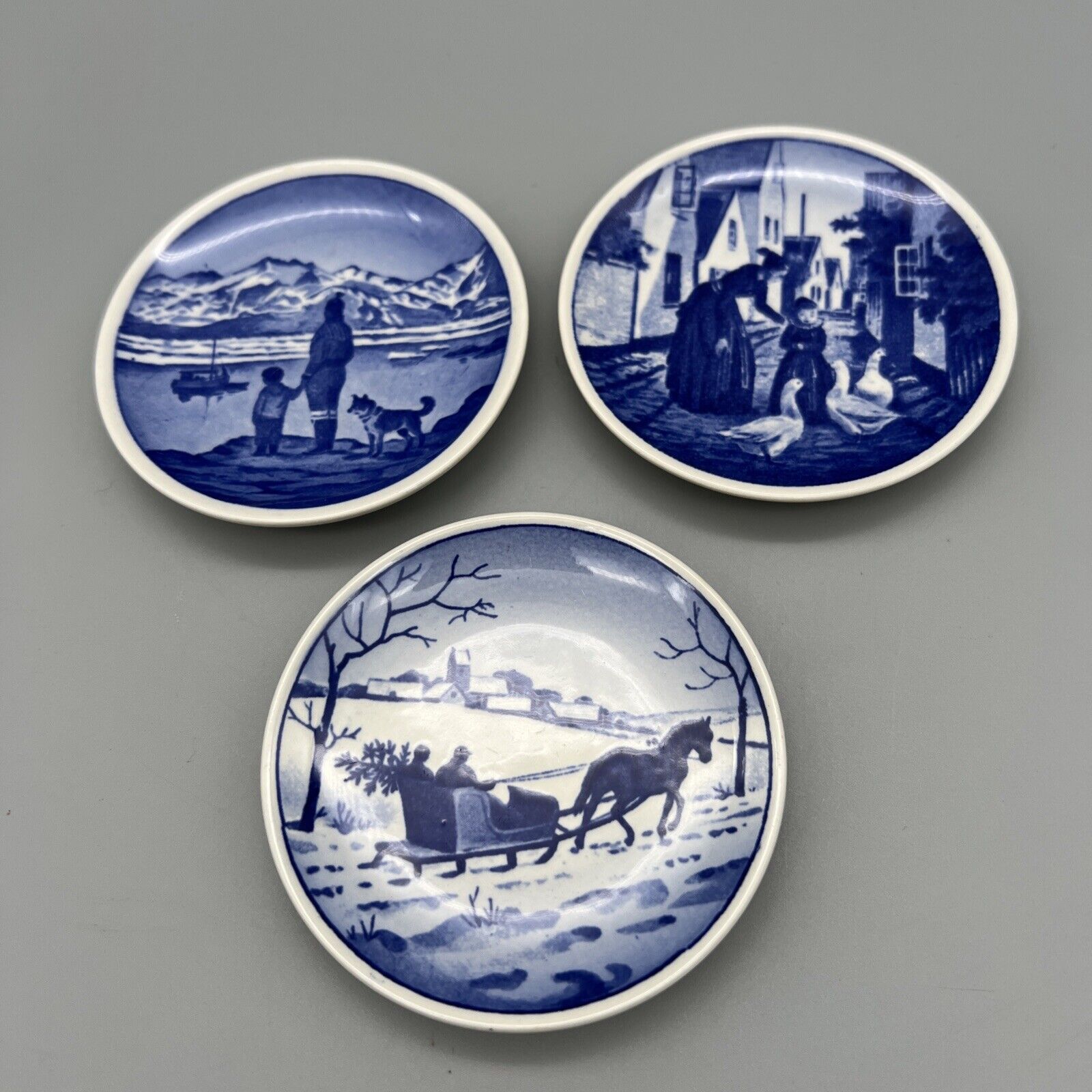 Vtg Set of 3 Royal Copenhagen 3” Mini Souvenir Plates- Butter Pats, Blue & White