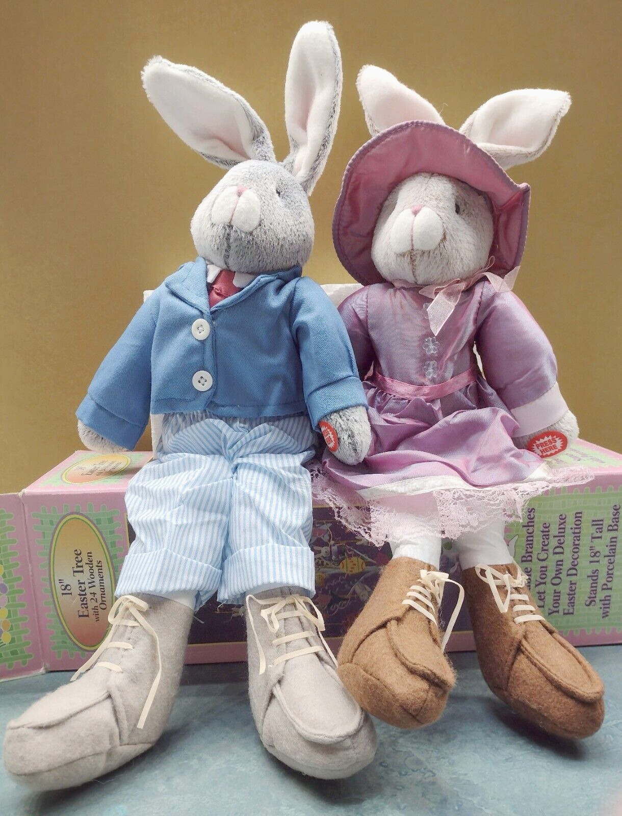Mr & Mrs Easter Bunny 2005 Plush Doll Shelf Sitter Musical SINGS EASTER PARADE