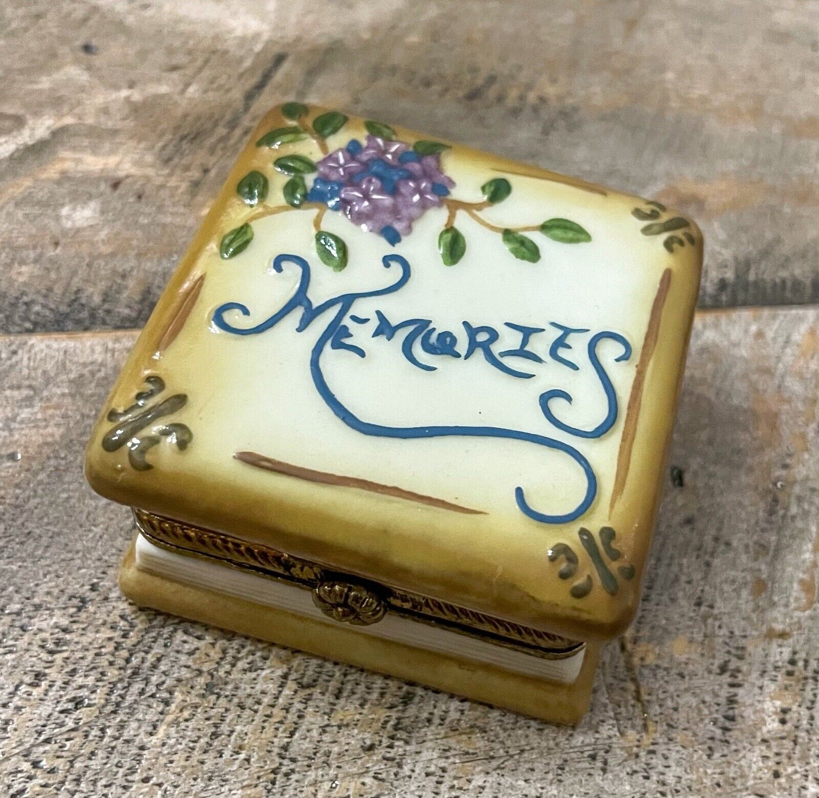 Vintage “Memories” Trinket Box By A Special Place 1998 Lilac Flowers 2” X 1.25”