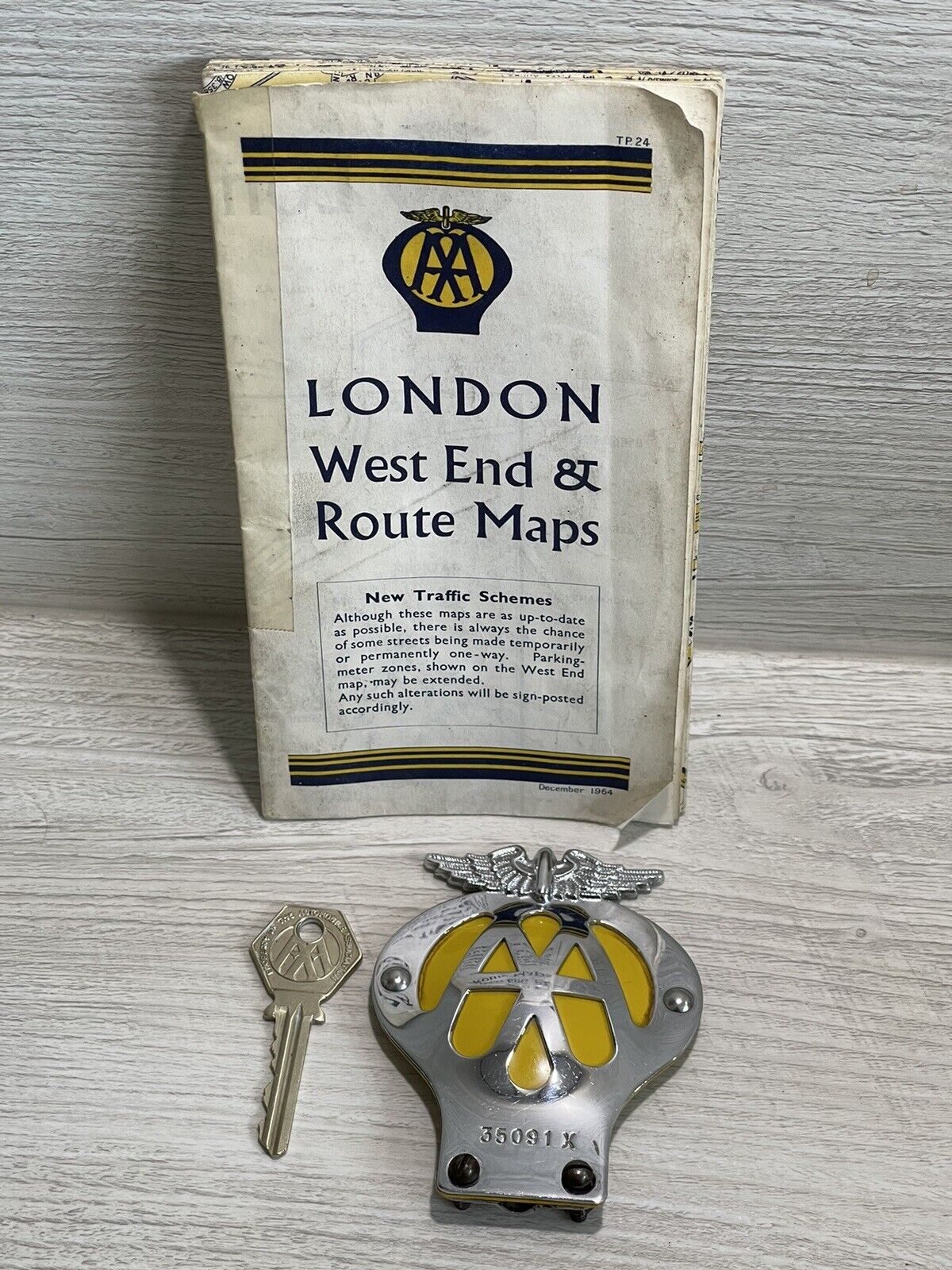 AA Vintage Badge 35091X 1956-67 Original AA London West End Route Map & AA Key