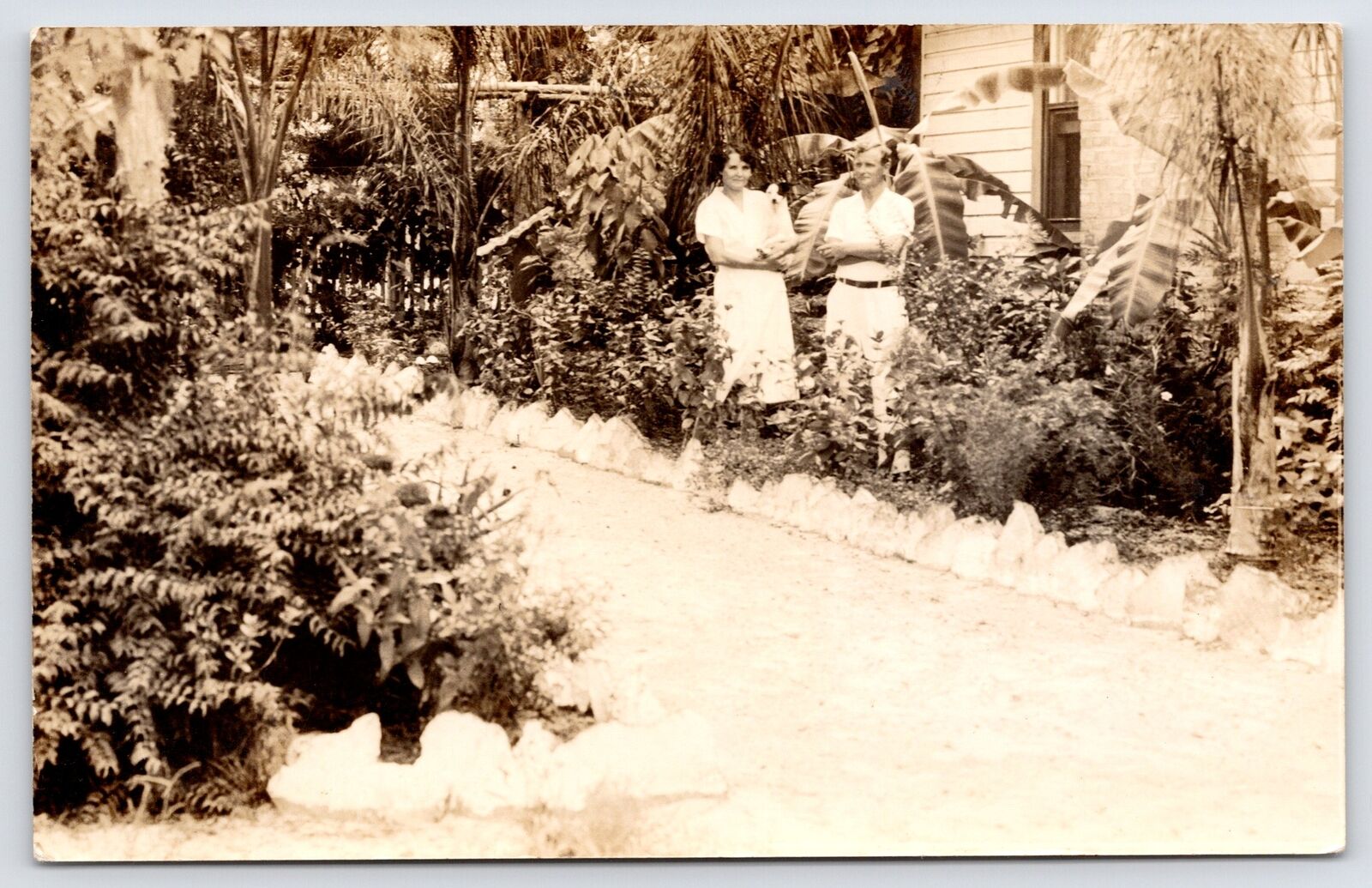 Lakeland Bartow Rd FL~Man & Woman In Paul\'s Beer Garden~Blackeye Dog~c1937 RPPC
