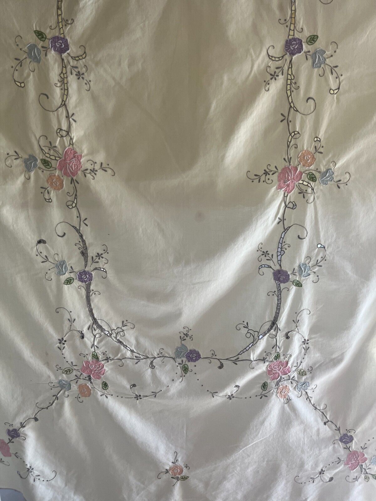 VTG Embroidered Tablecloth 64\