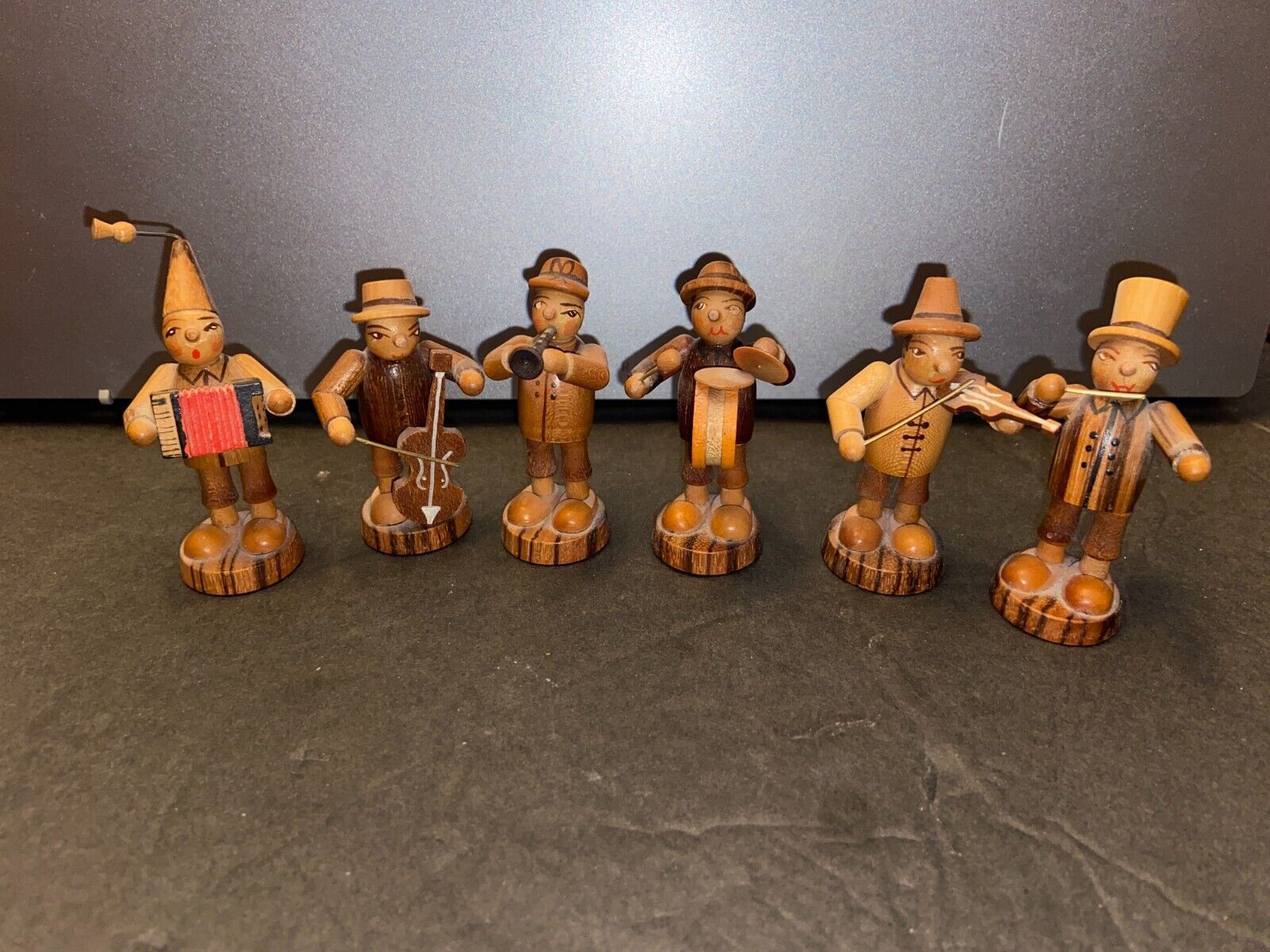 Erzgebirge Wooden Miniatures The Clown Band in Natural Wood *read*