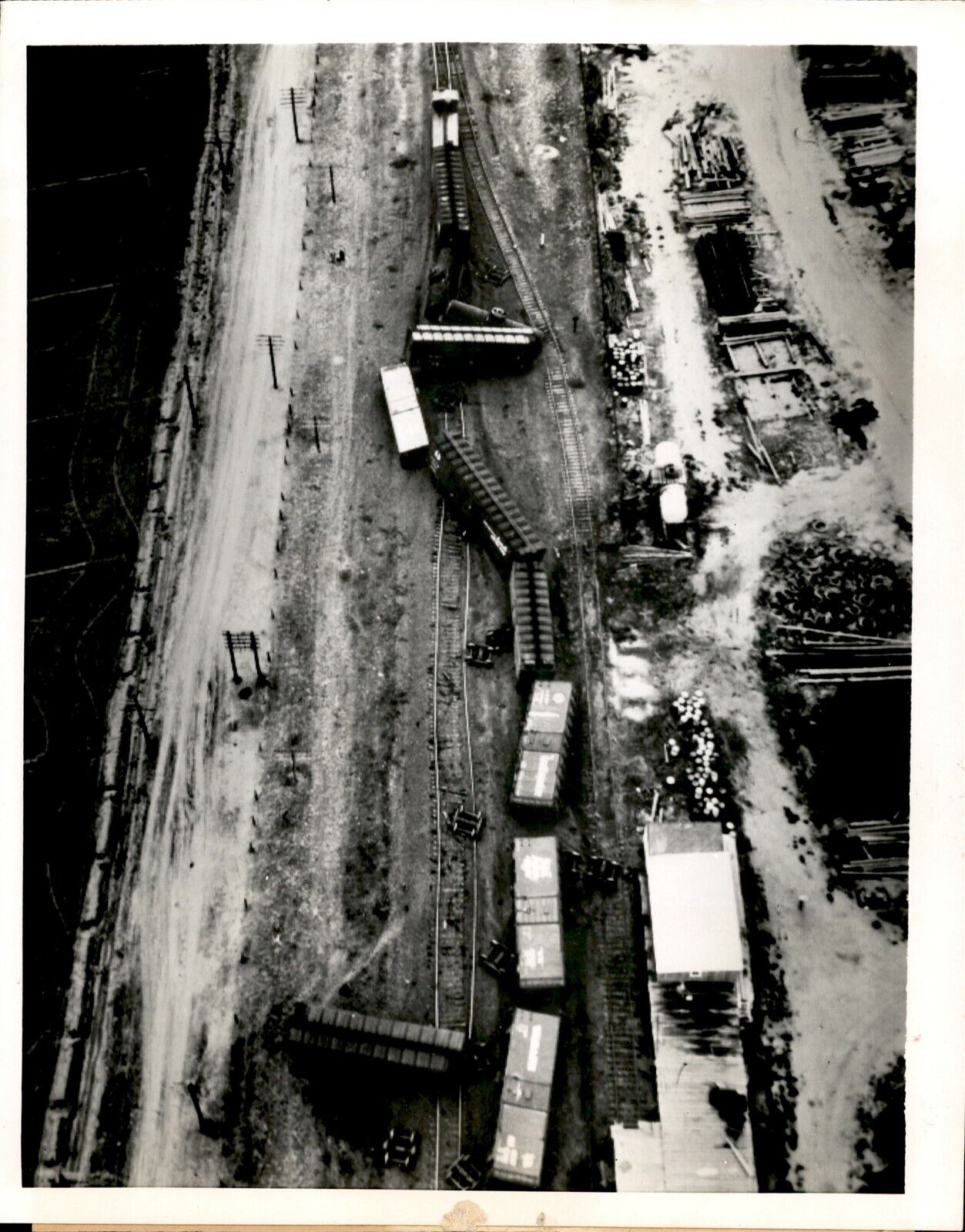 GA149 1953 Orig United Press Photo HEAT CAUSES TRAIN DERAILMENT GARDEN CITY KS