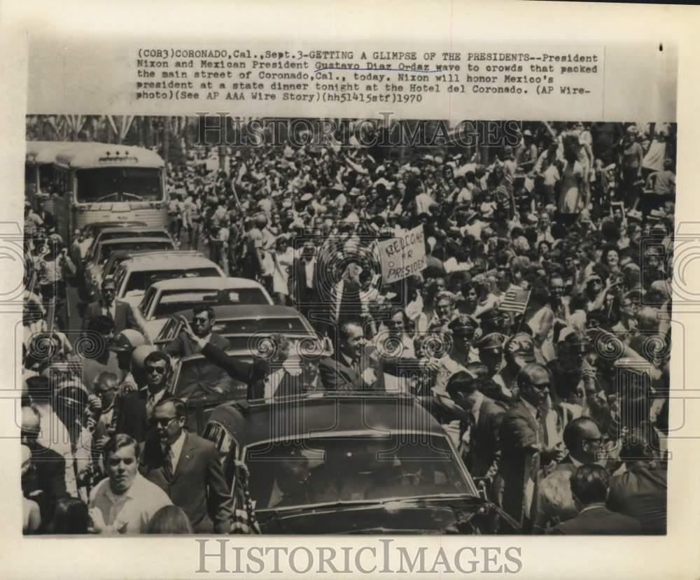 1970 Press Photo Presidents Gustavo Diaz Ordaz and Nixon wave to Coronado crowd.