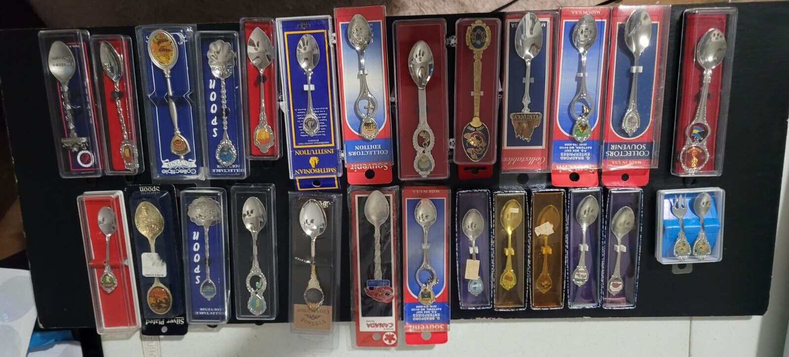 VTG/HUGE LOT OF 25 SOUVENIR COLLECTOR SPOONS STATES & COUNTRIES Original Cases