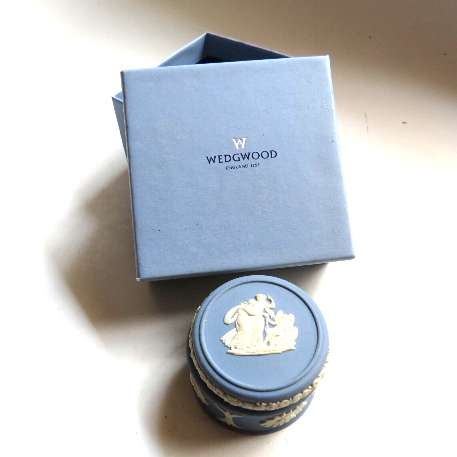 Vintage Wedgwood Lavender Jasperware Trinket / Pill Boxed 2\
