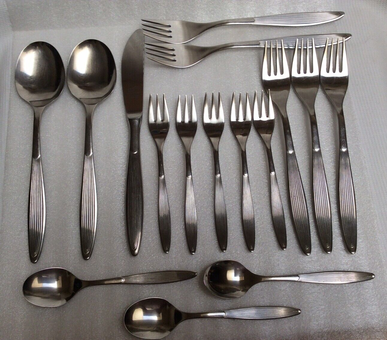 Forster Solingen Germany Stainless 18 8 Ribbed Handle 16 Pieces Forks Spoons