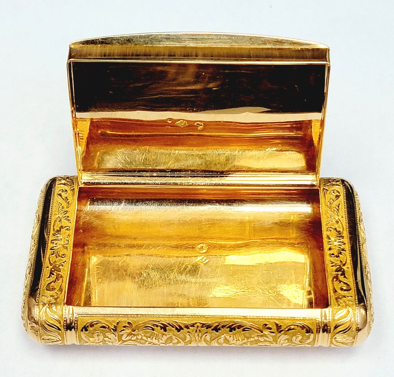 Antique 18k yellow gold snuff box by Adrien-Maximilien Vachette, Paris,1819-1838