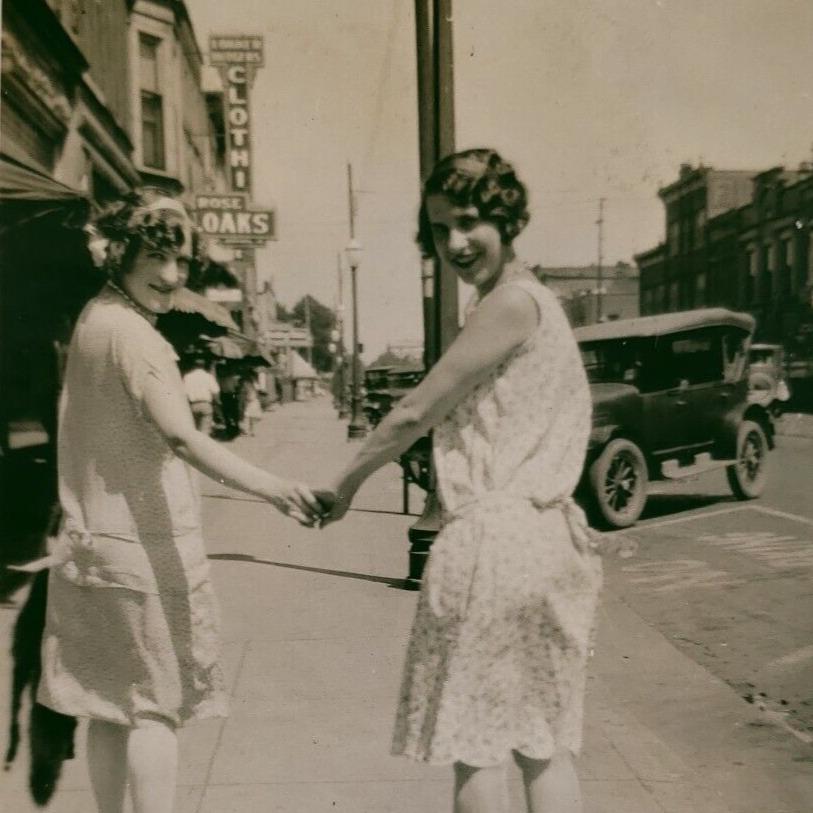 Michigan Girls Holding Hands Photo 1920s Holland Women Car Vintage Ladies A1239