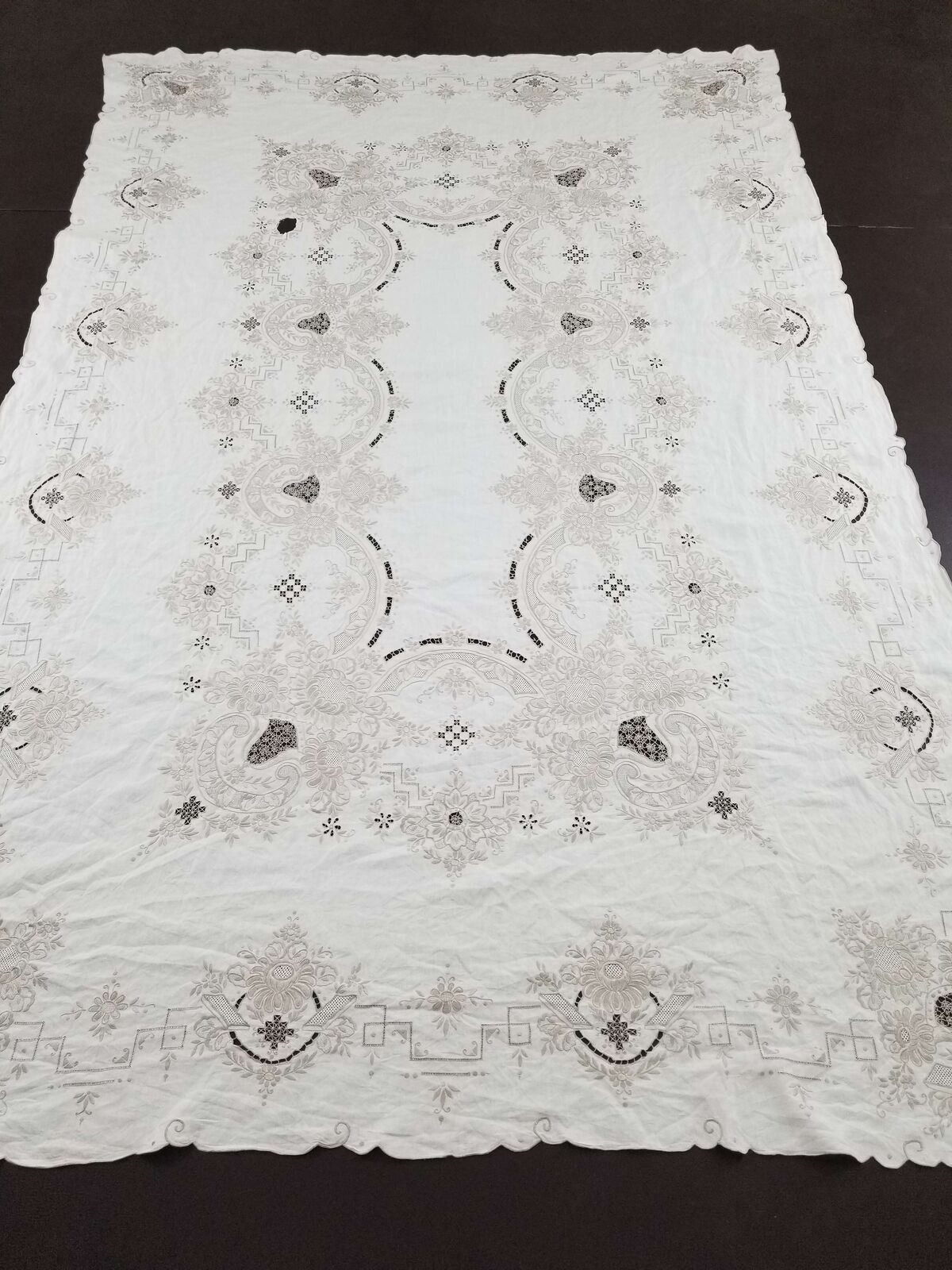 Vintage Cream Madeira Embroidered Cutwork Table Cloth 247x161cm